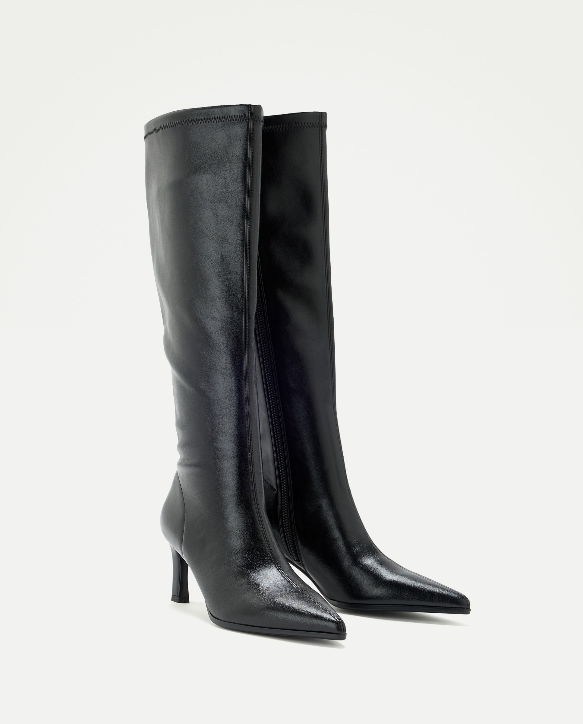 Botas Elásticas Clássicas com Salto Fino Preto-2