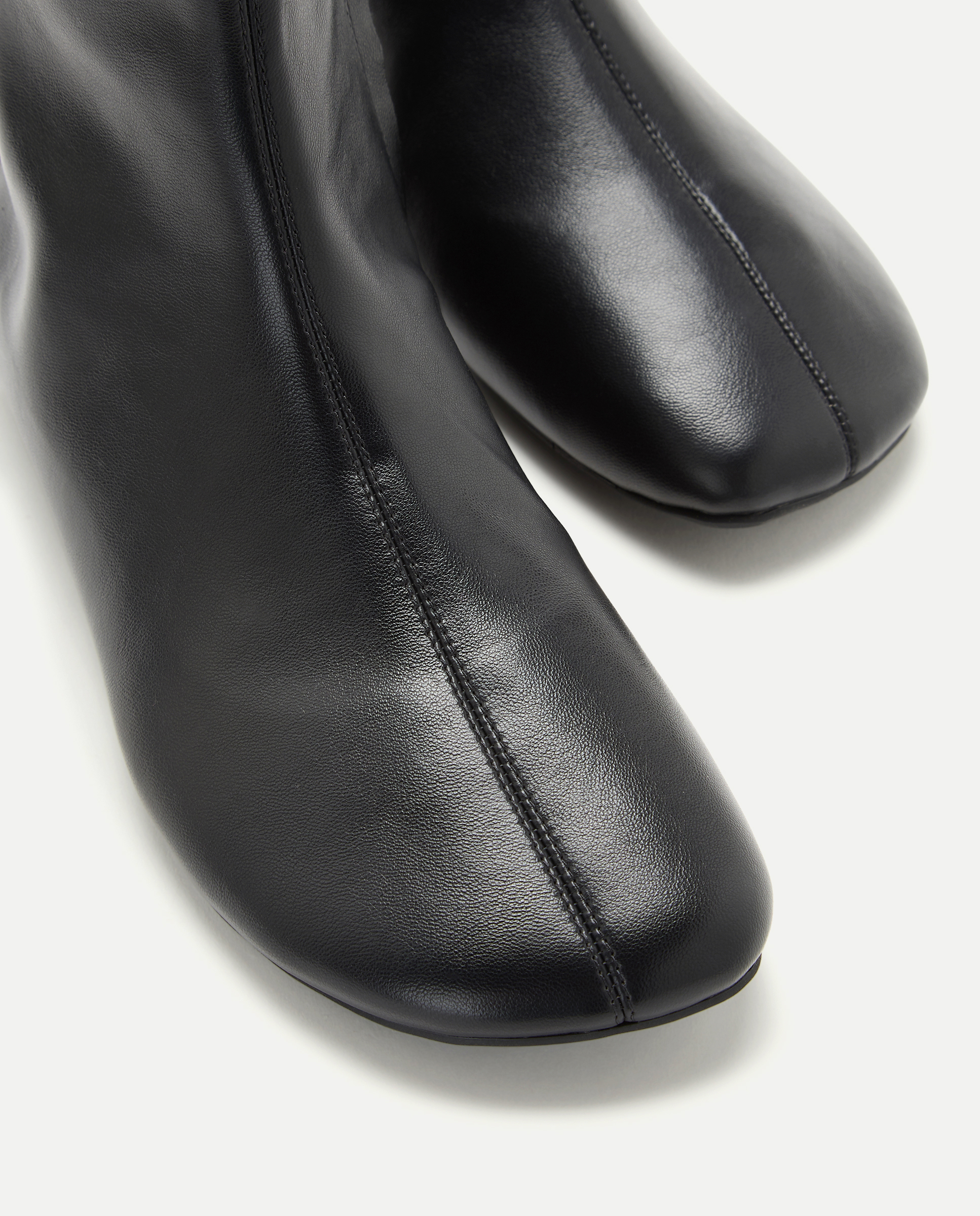 Botins Rasos Modernos com Elástico Preto-5