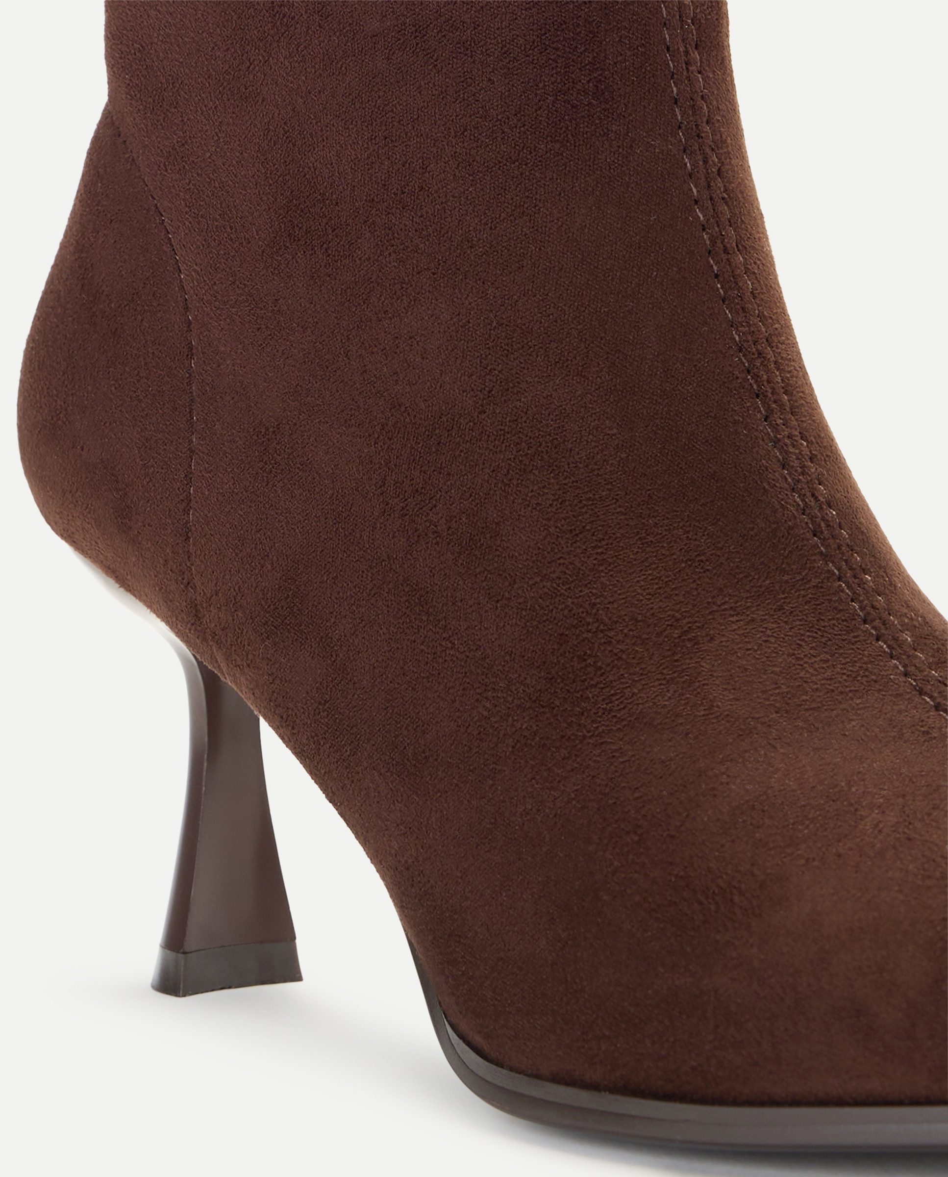 Botins Elásticos Clássicos com Salto Fino Castanho-5