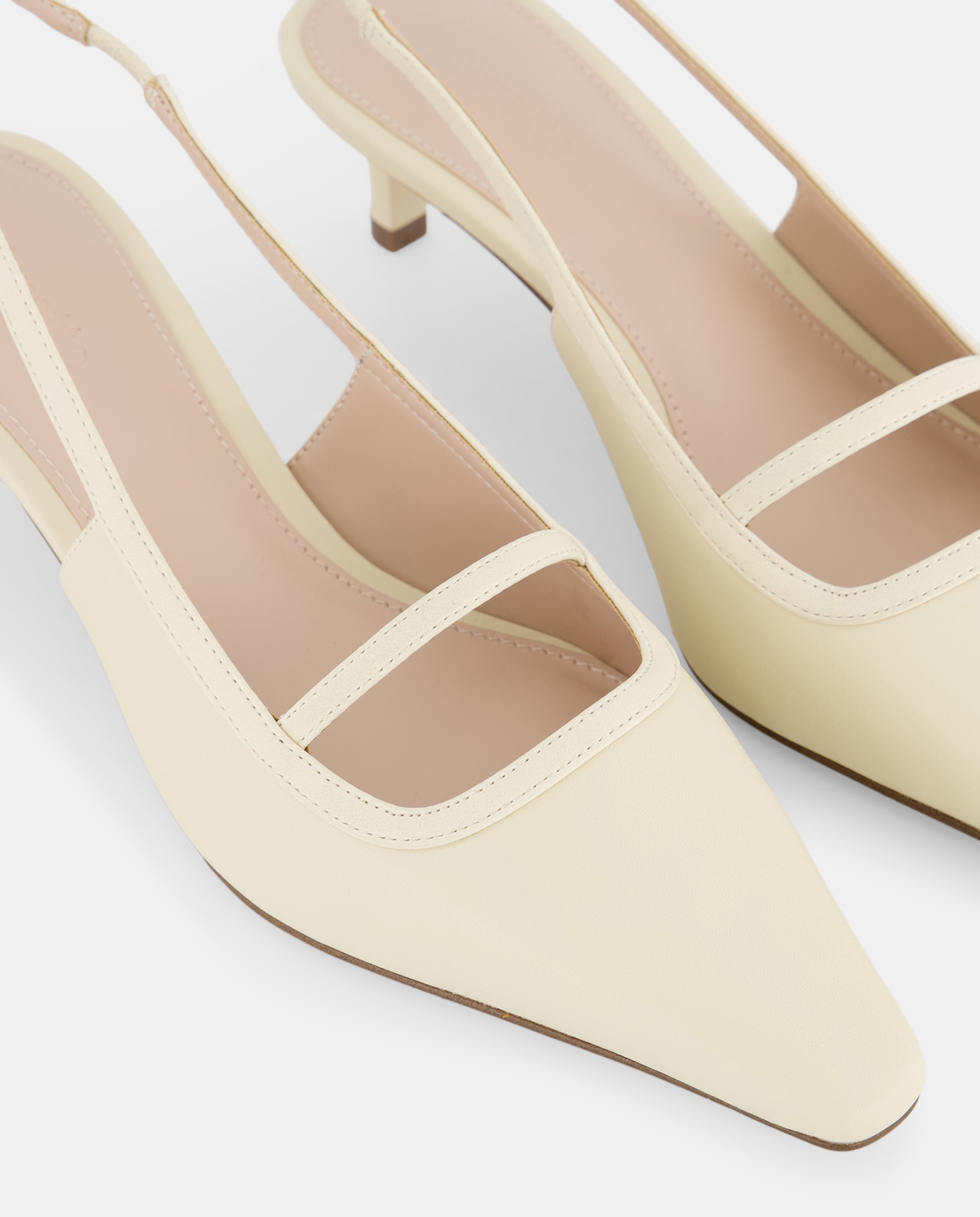 Sapatos de Salto Tipo Tacão Branco-5