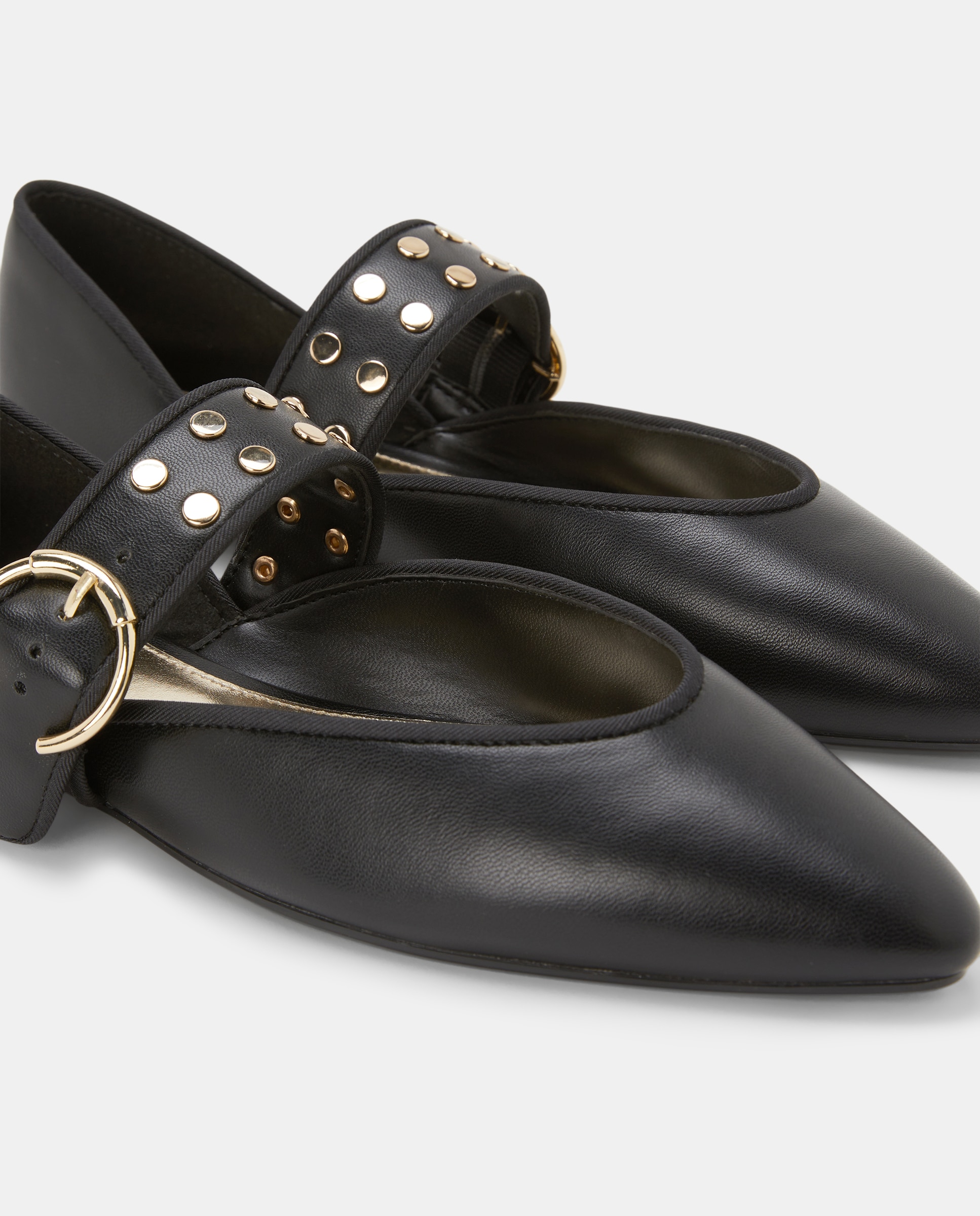 Sapatos Rasos com Pulseira e Tachas Preto-5