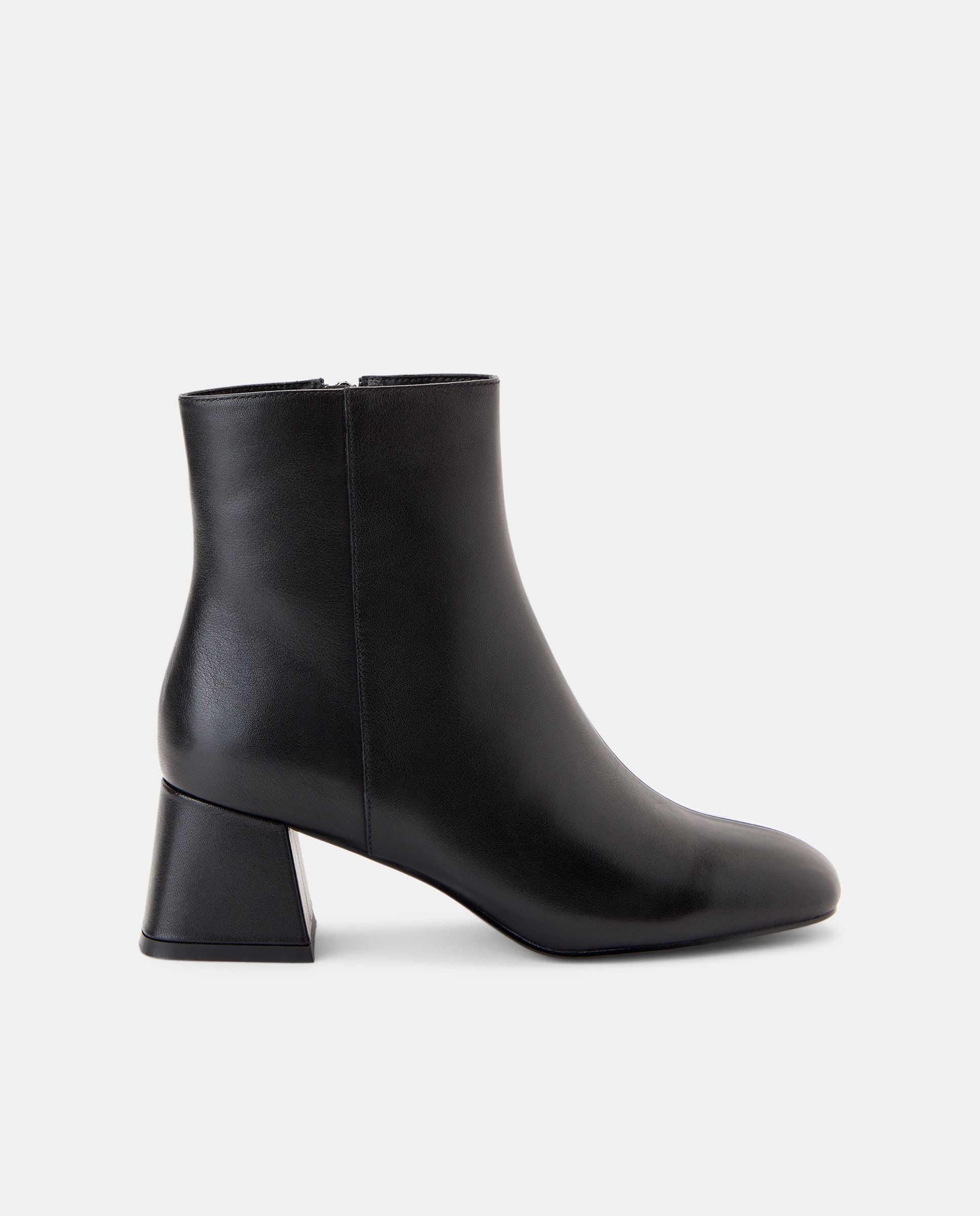 Botins Básicos com Salto Preto-1