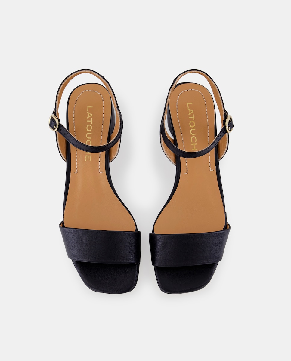 Sandálias com Salto Baixo e Pala Preto-4