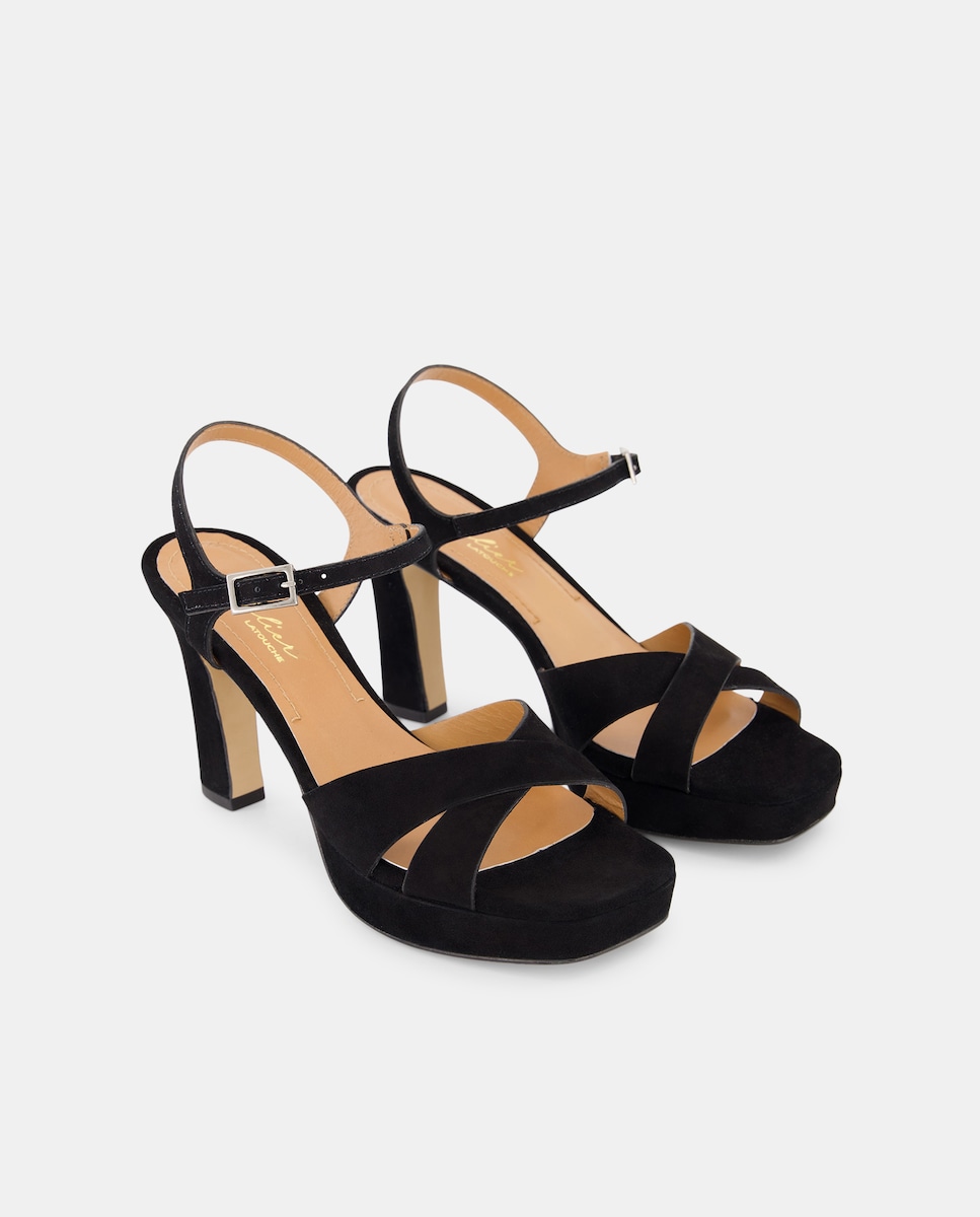 Sandálias com Plataforma e Salto Fino Preto-2