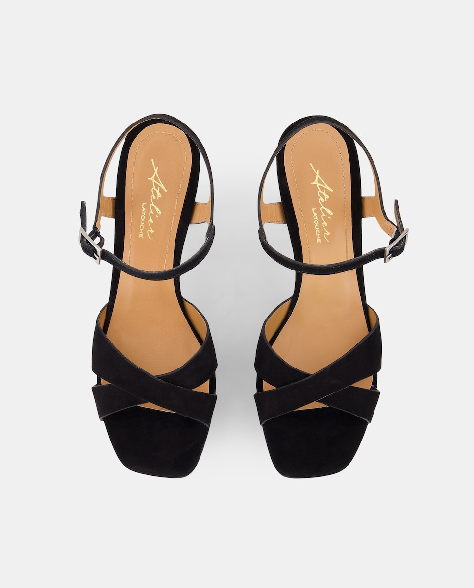 Sandálias com Plataforma e Salto Fino Preto-4