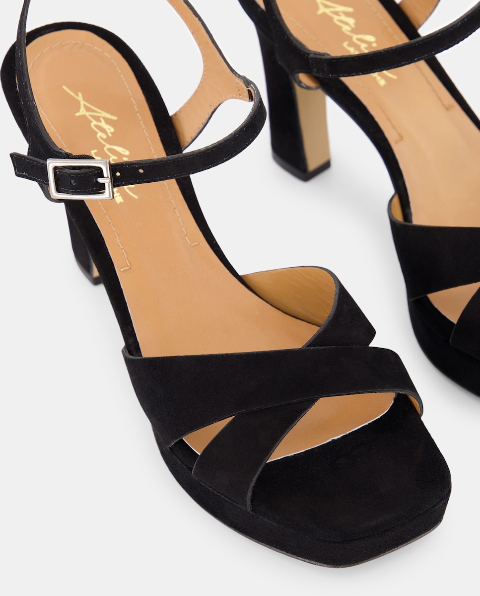 Sandálias com Plataforma e Salto Fino Preto-5