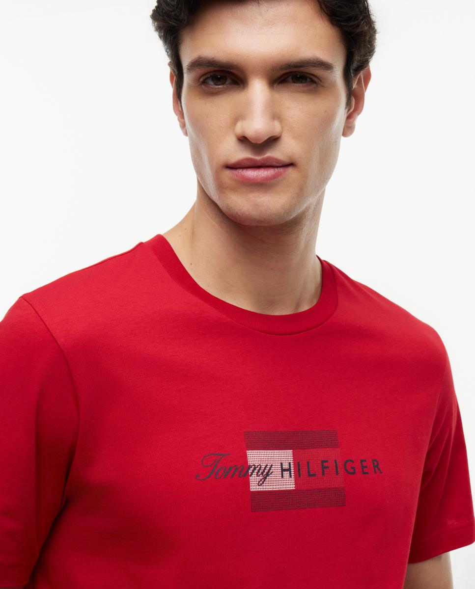 Camiseta de caballero con branding impreso en el pecho - Tommy Hilfiger - Rojo Rojo-3