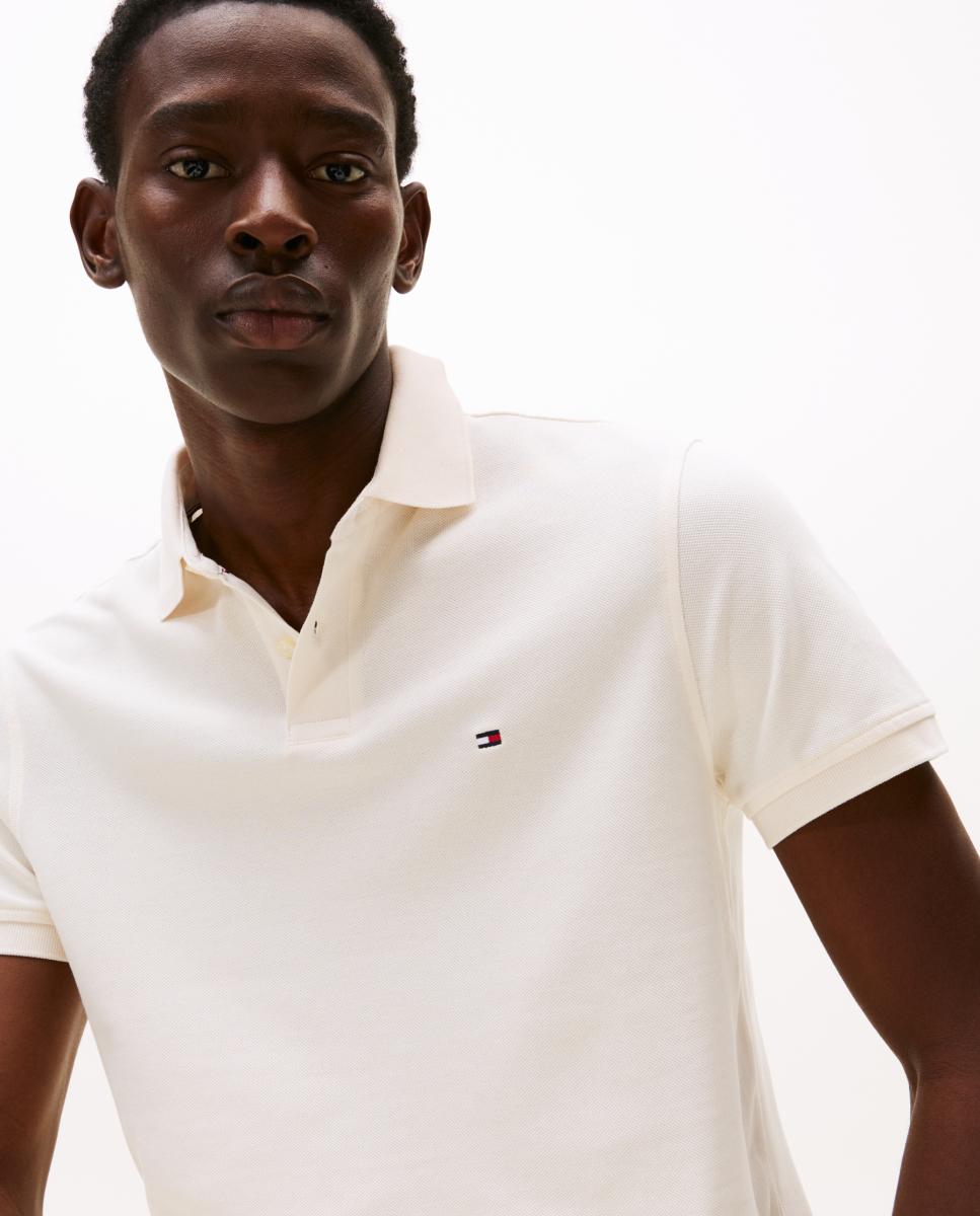 Imagen 3 de Polo regular con bandera bordada de Tommy Hilfiger - Amarillo Blanco