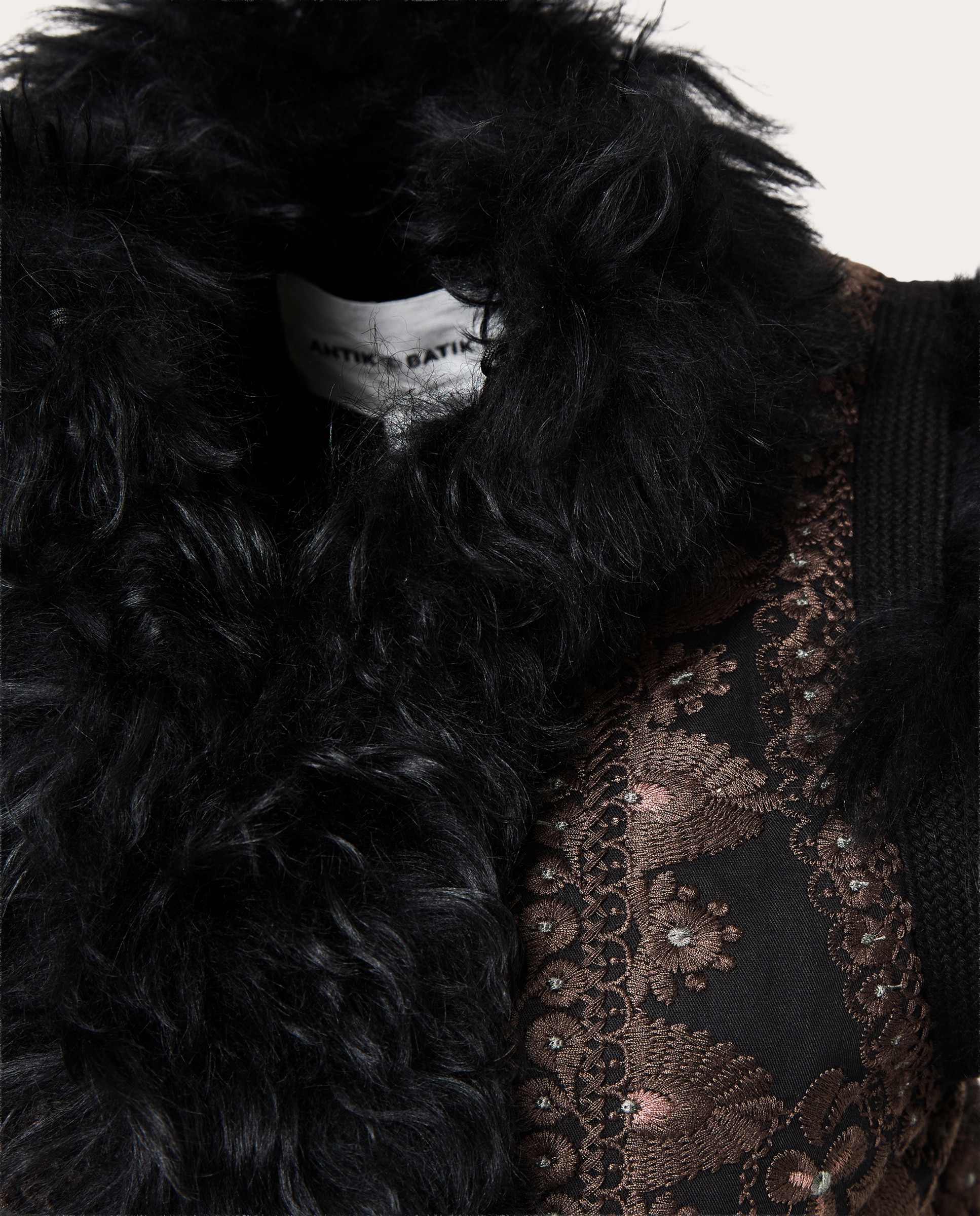 Chaleco bordado con detalles de pelo - Negro Negro-3
