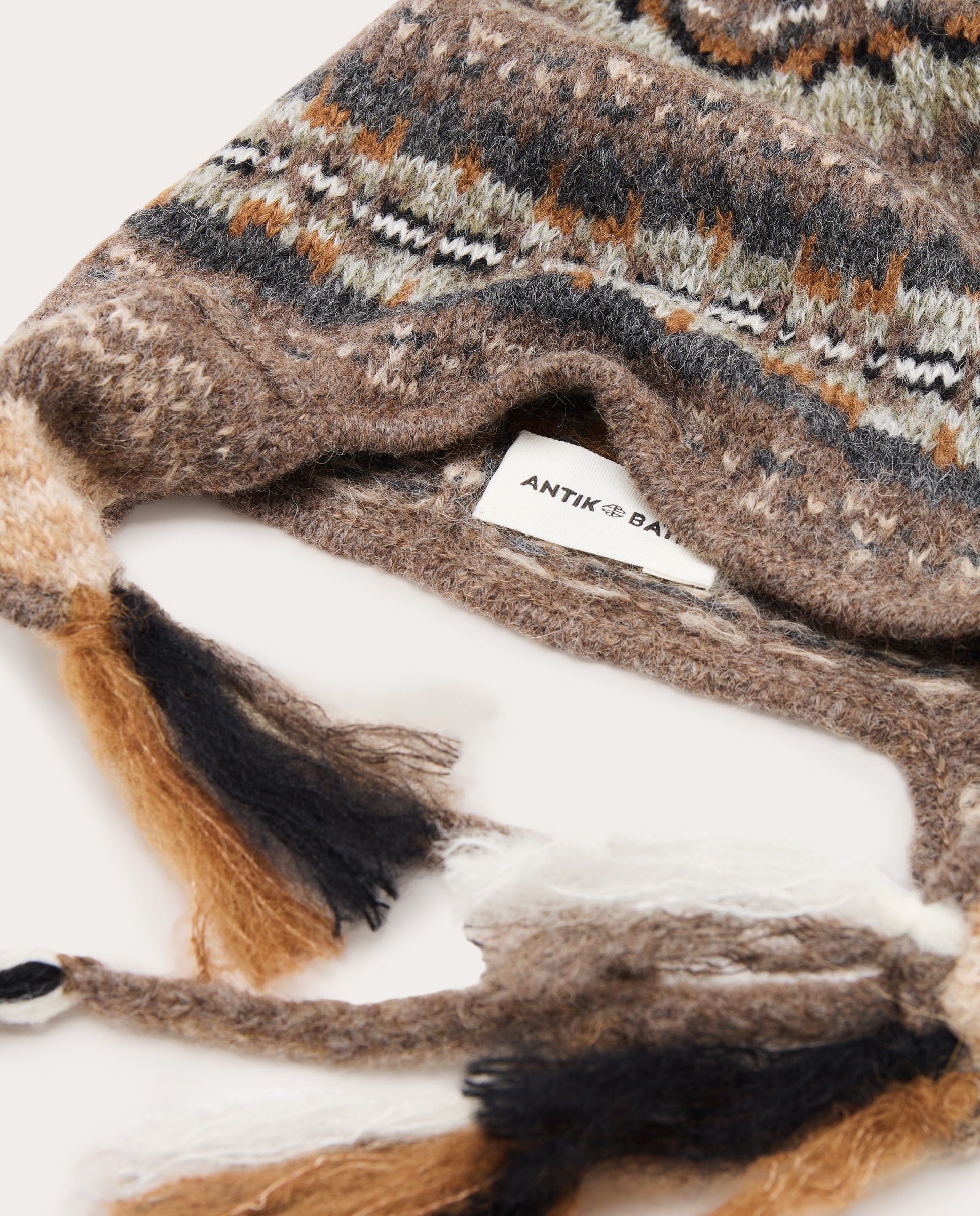Gorro andino con pompones 3
