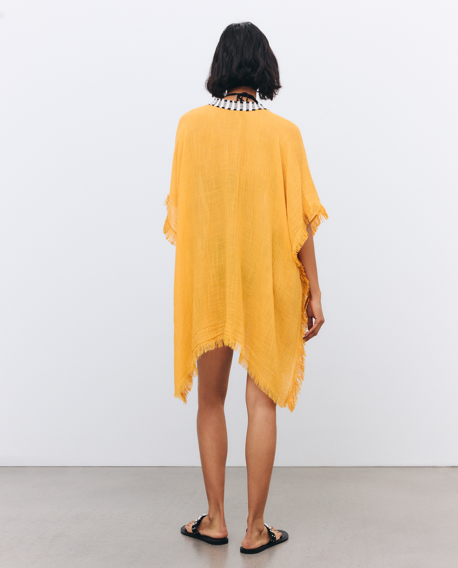 Kaftan Básico com Detalhe de Fita Mostarda-3