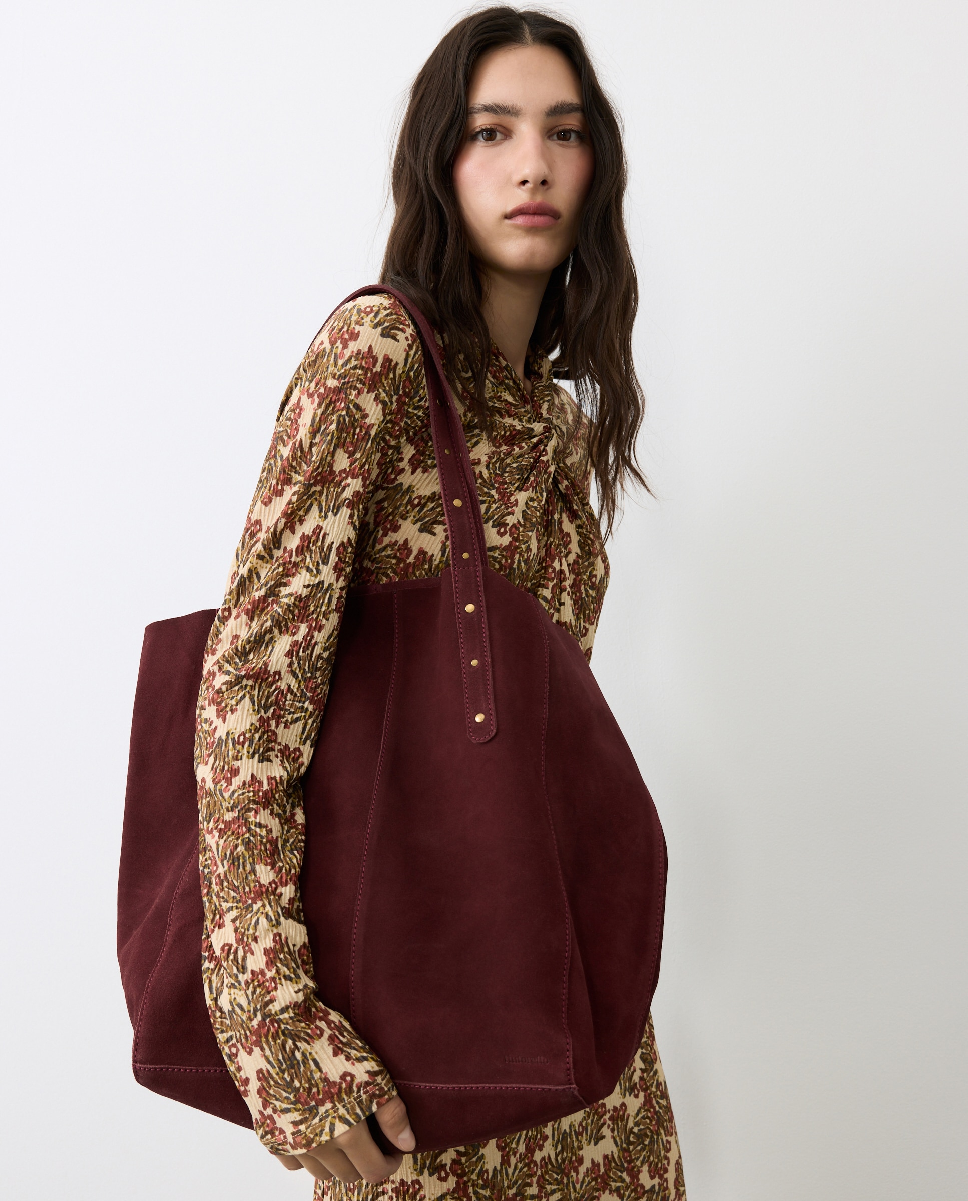 Mala Shopper em Pele com Mini Tachas Bordeaux-5