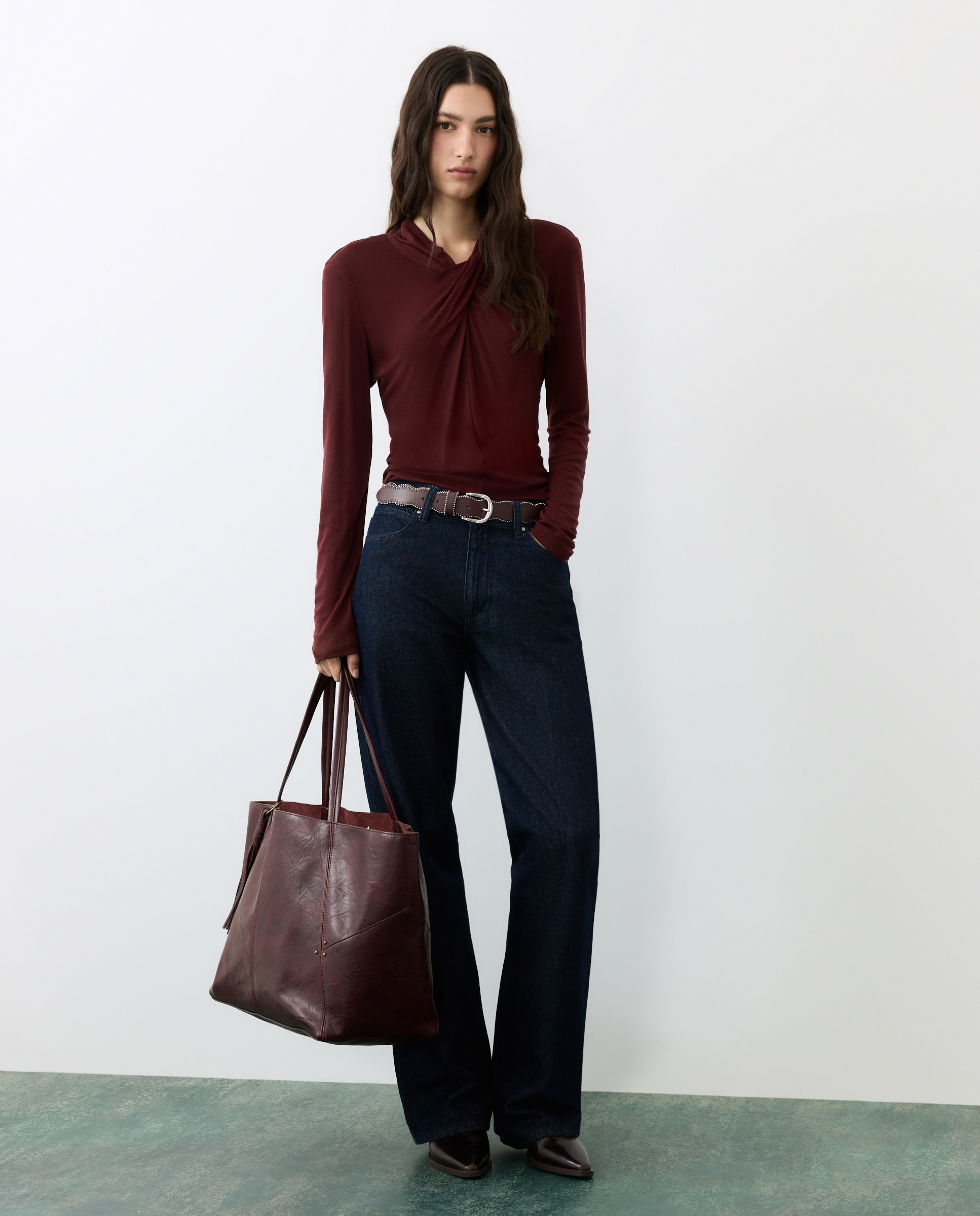 Mala Shopper Grande com Efeito de Pele e Pompom Castanho-5