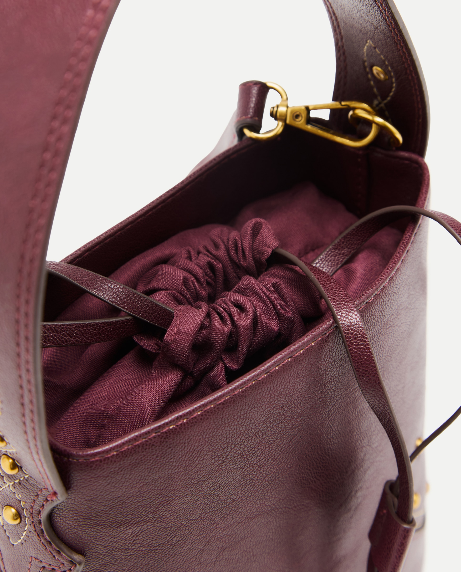 Mala Bucket com Costuras e Mini Tachas Bordeaux-4