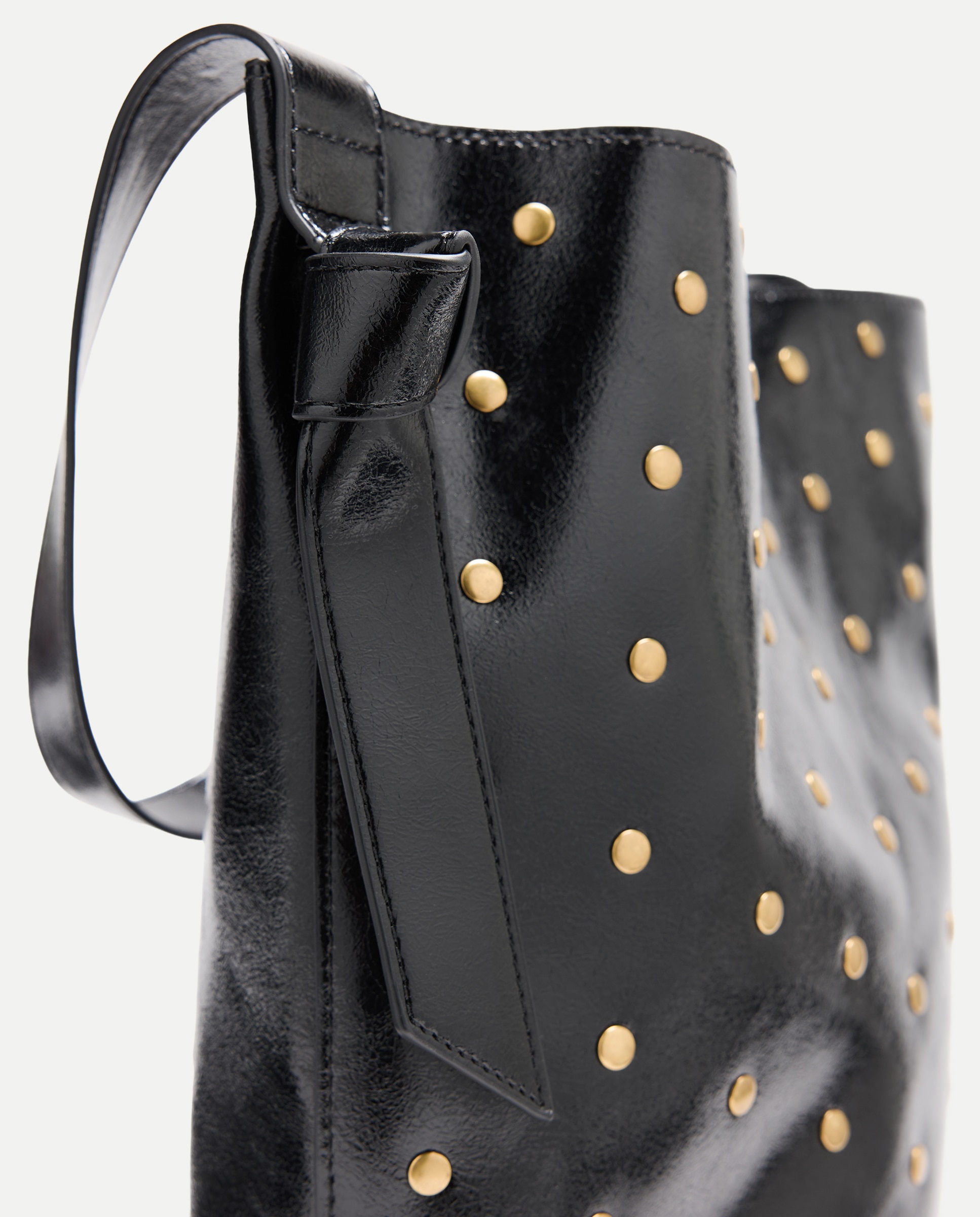 Mala Bucket de Ombro com Mini Tachas Preto-3