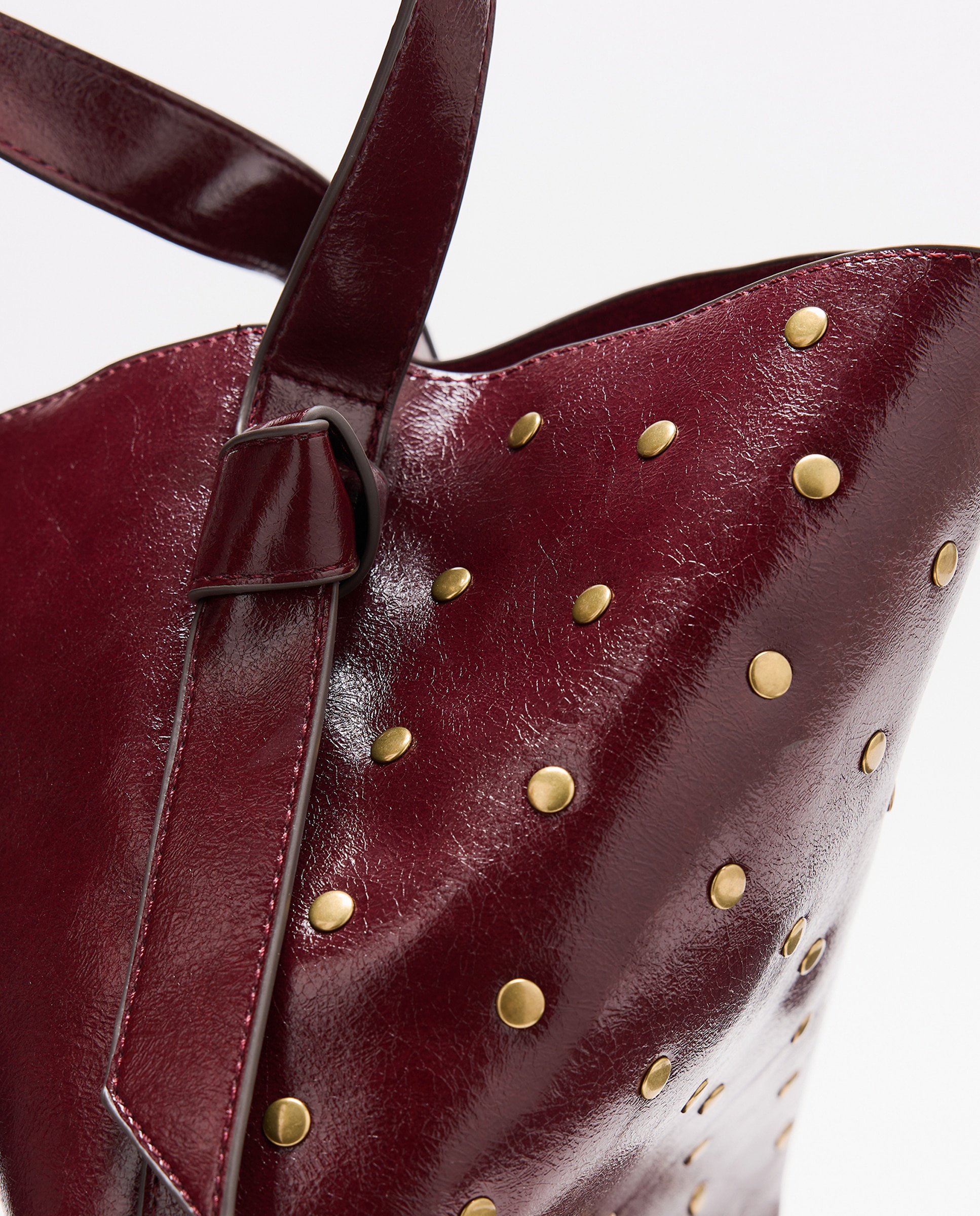 Mala Bucket de Ombro com Mini Tachas Bordeaux-3