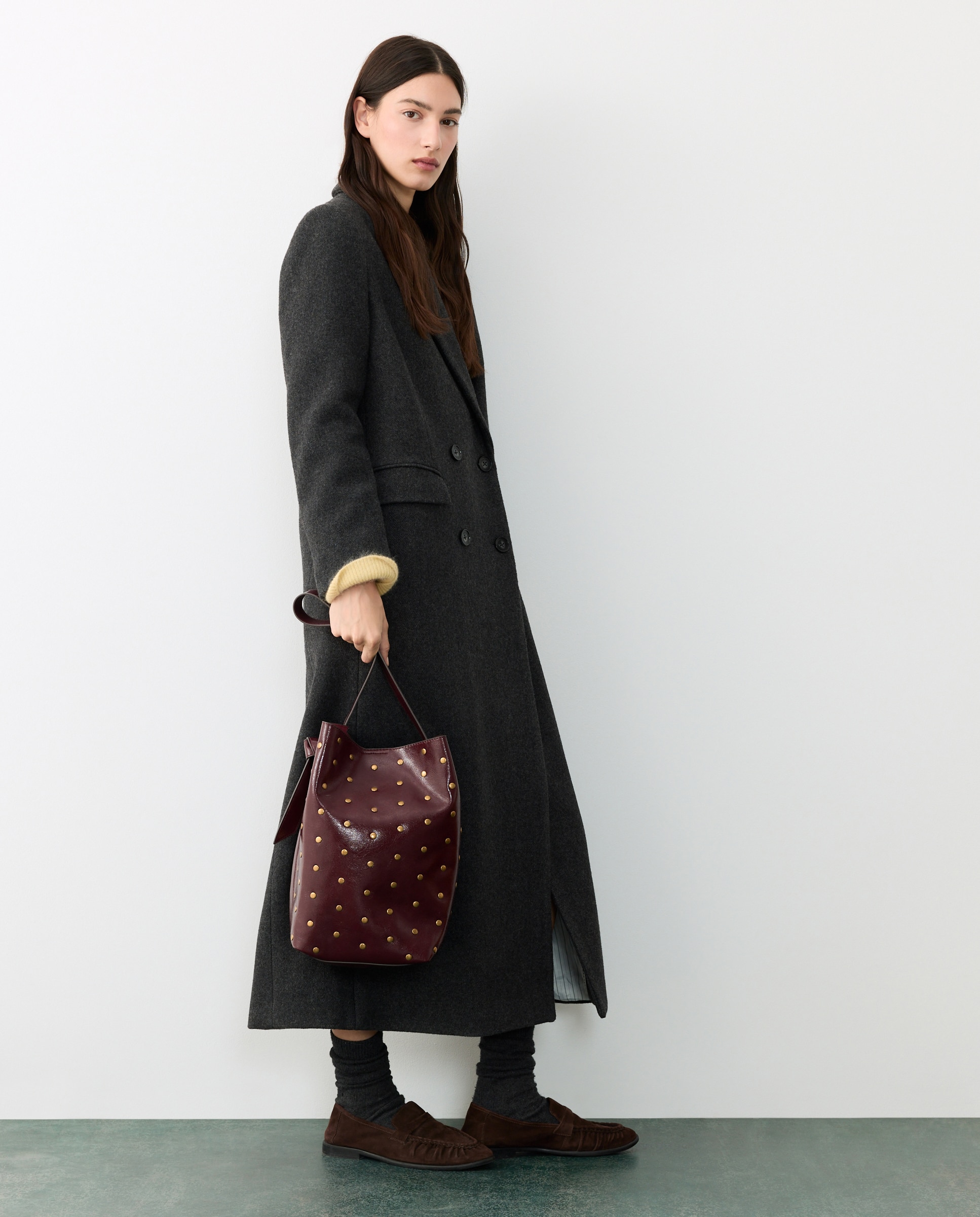 Mala Bucket de Ombro com Mini Tachas Bordeaux-6
