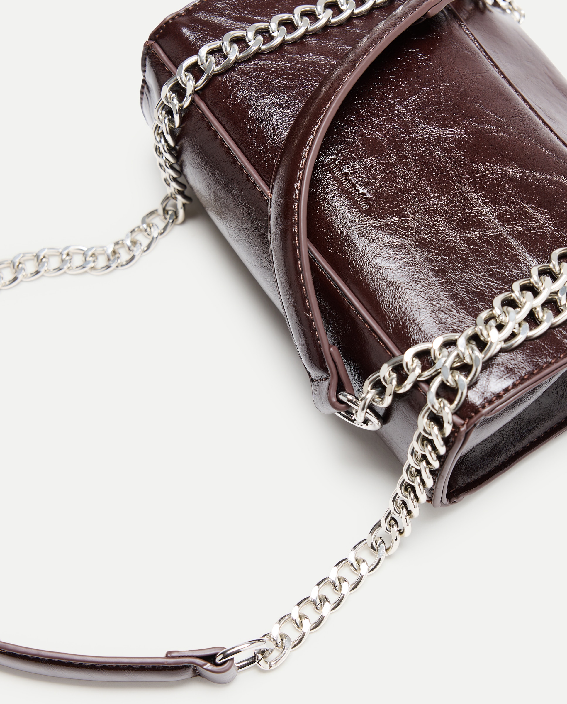 Mala Shopper com Recortes e Correntes Castanho-4