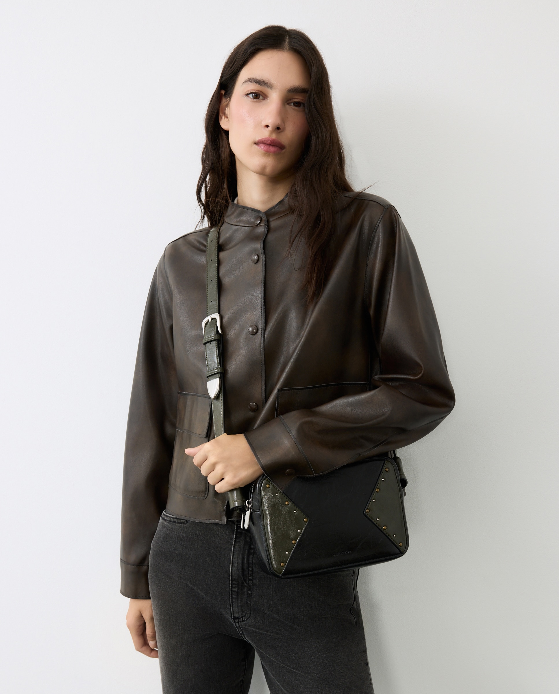 Bandolera efecto piel con mini tachas - Tintoretto - Negro Negro-6