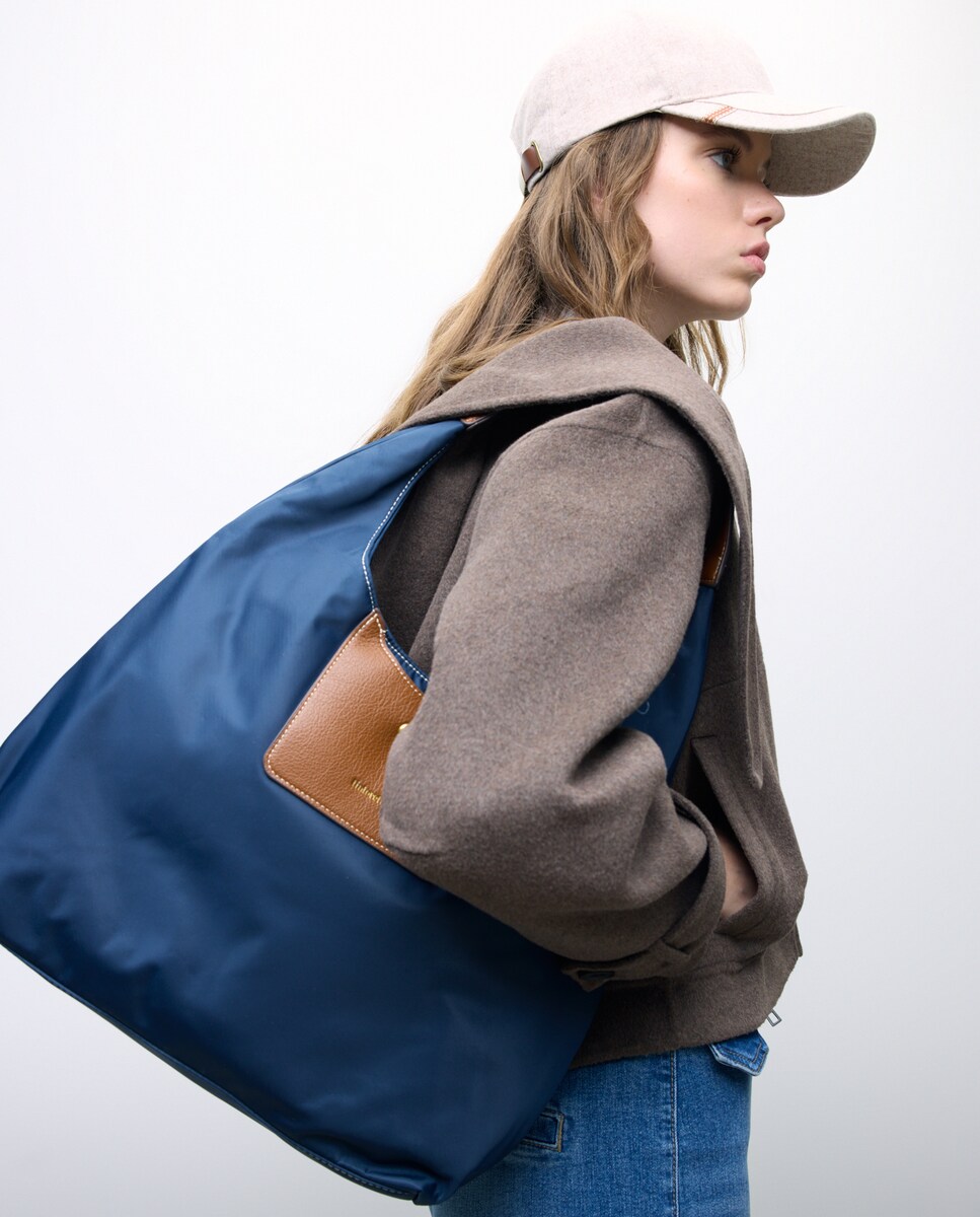 Mala Hobo Grande de Nylon Azul-marinho-4