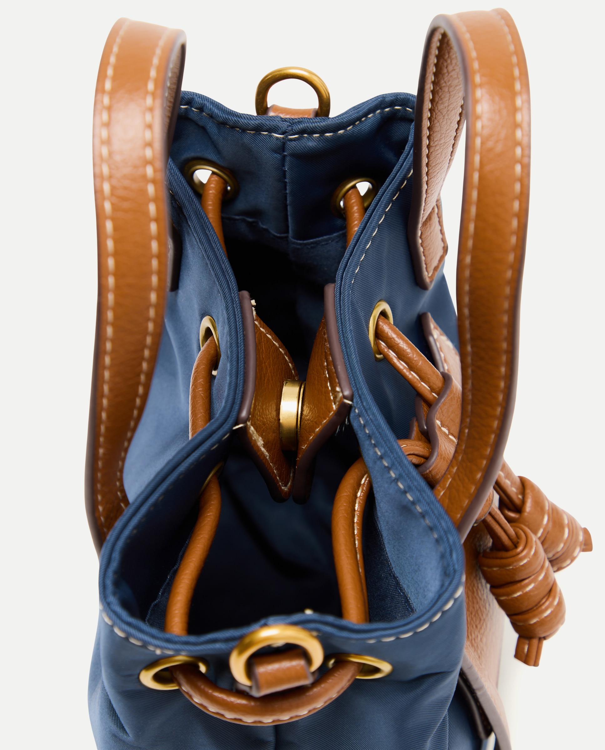 Mala Tipo Bucket Média com Efeito de Ráfia 430 Azul Escuro-5