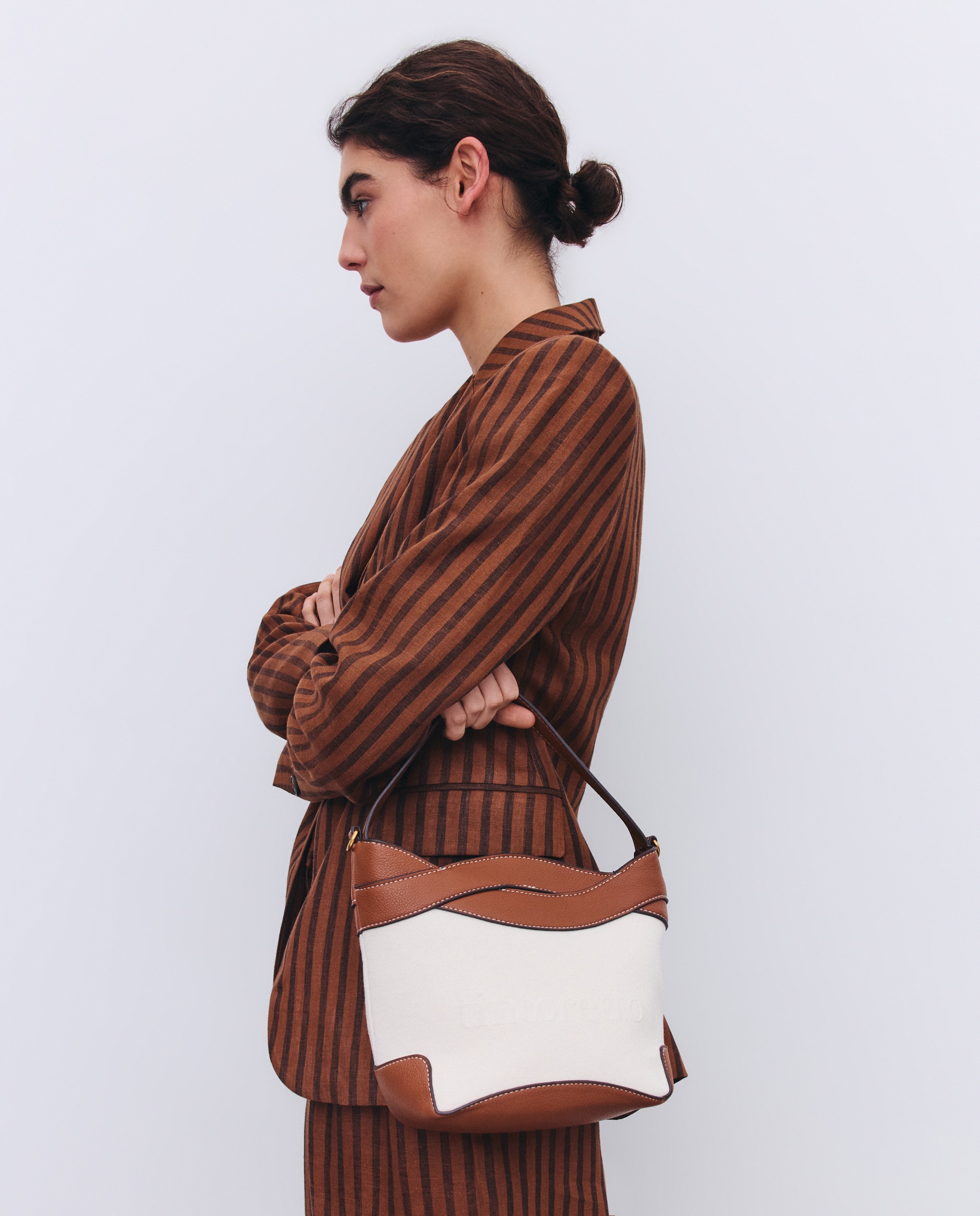 Mala Tipo Bucket de Lona com Trança Castanho-6