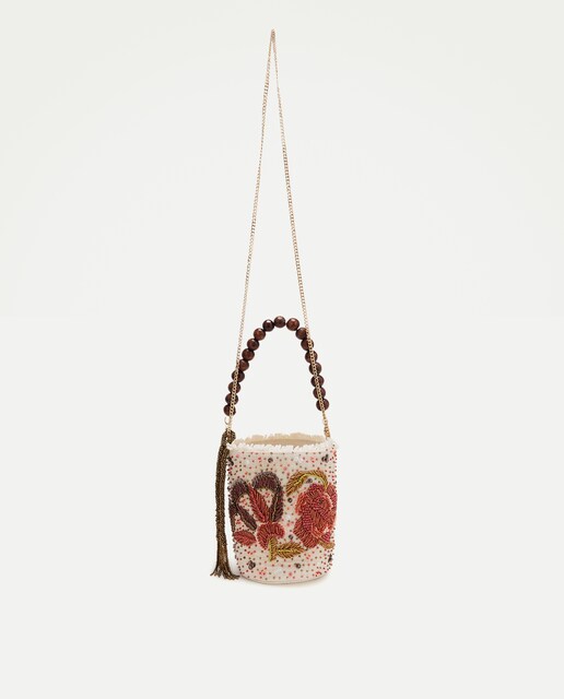 Bolso de flores bordadas