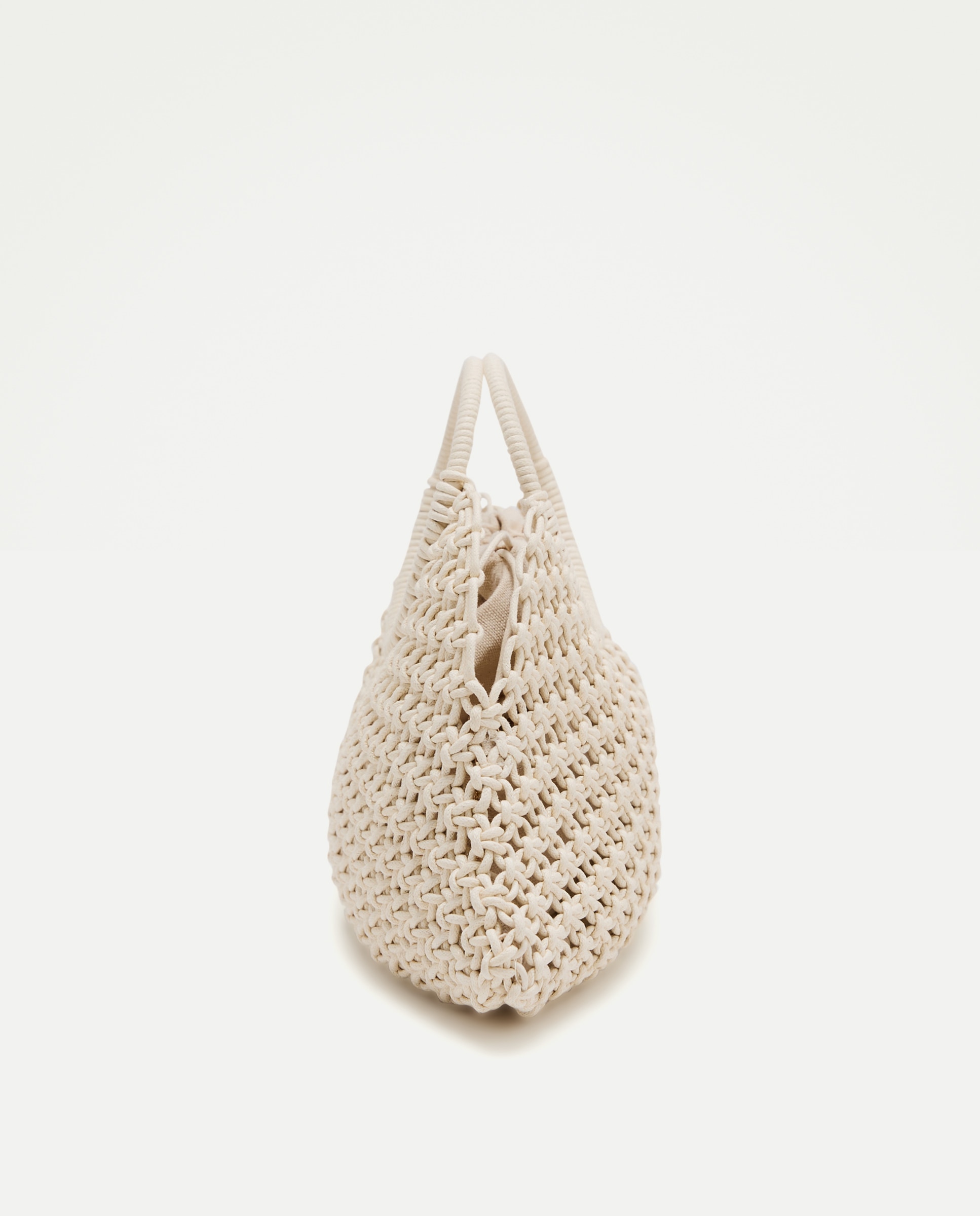 Mala Entrançada Artesanal com Alça Circular Branco-marfim-3