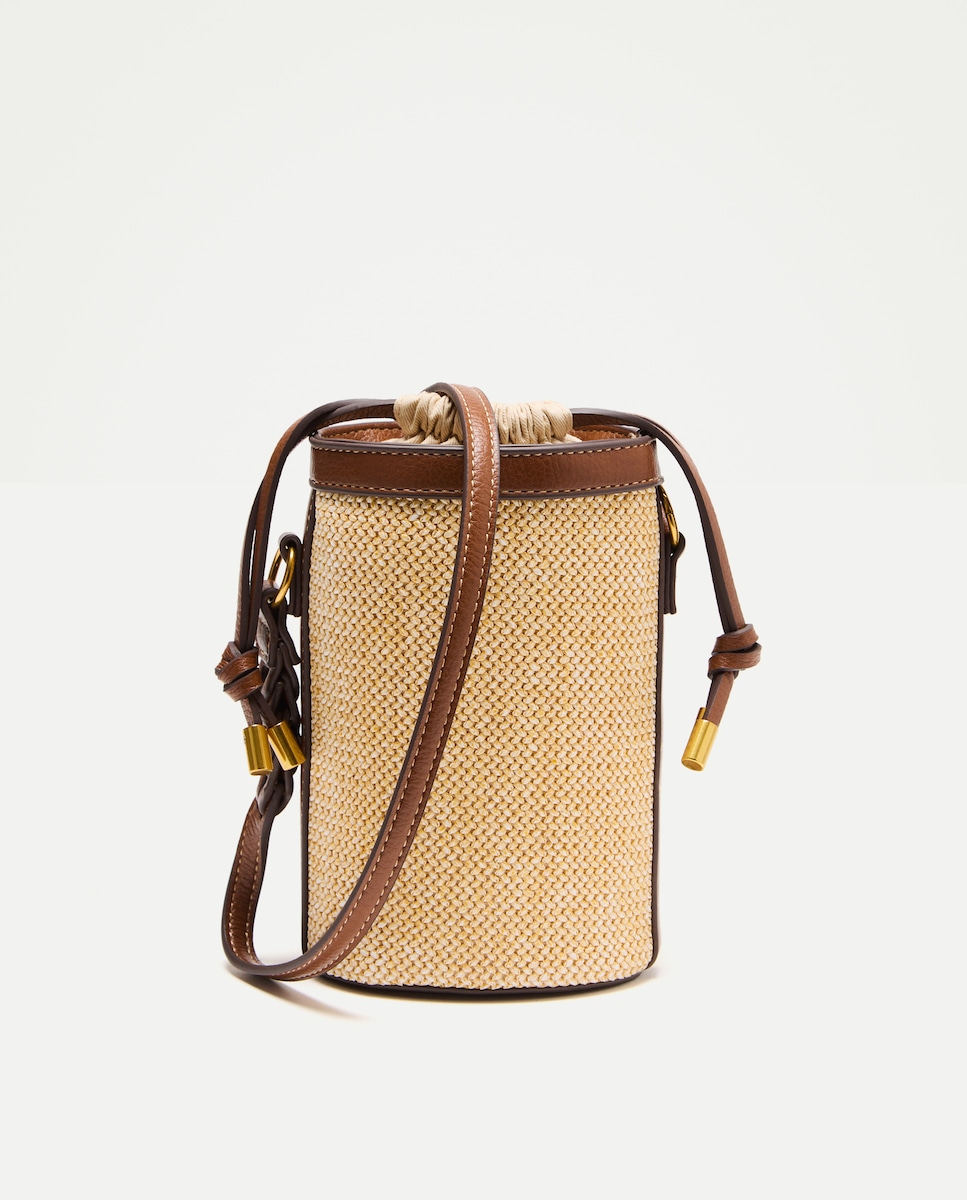 Imagen 0 de Bolso tipo bucket efecto rafia