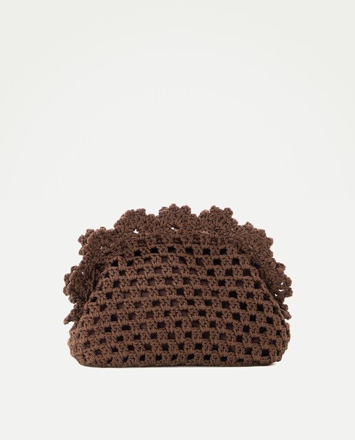 Bolso de crochet con cadena