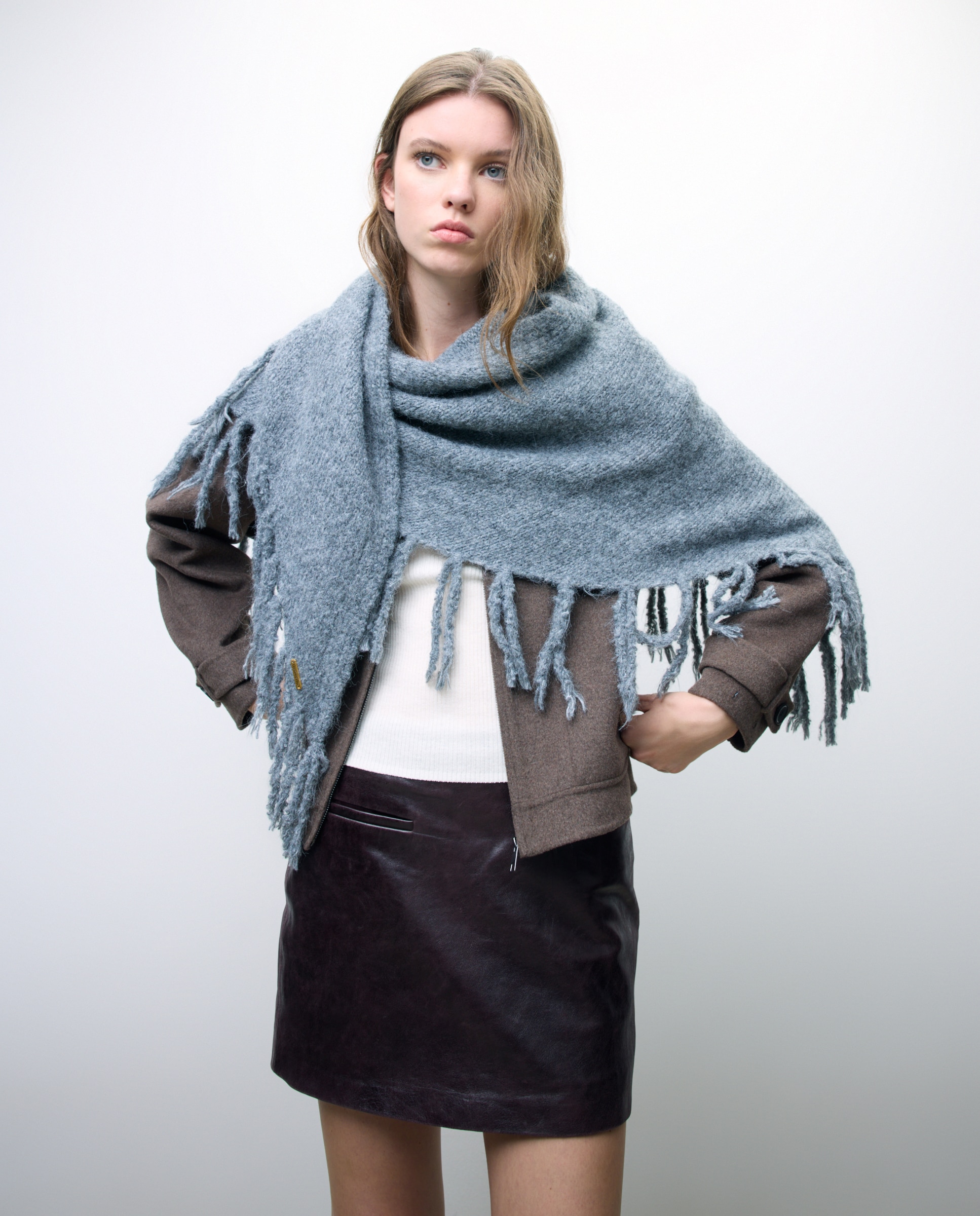 Estola em Bico com Franjas Chumbo-4