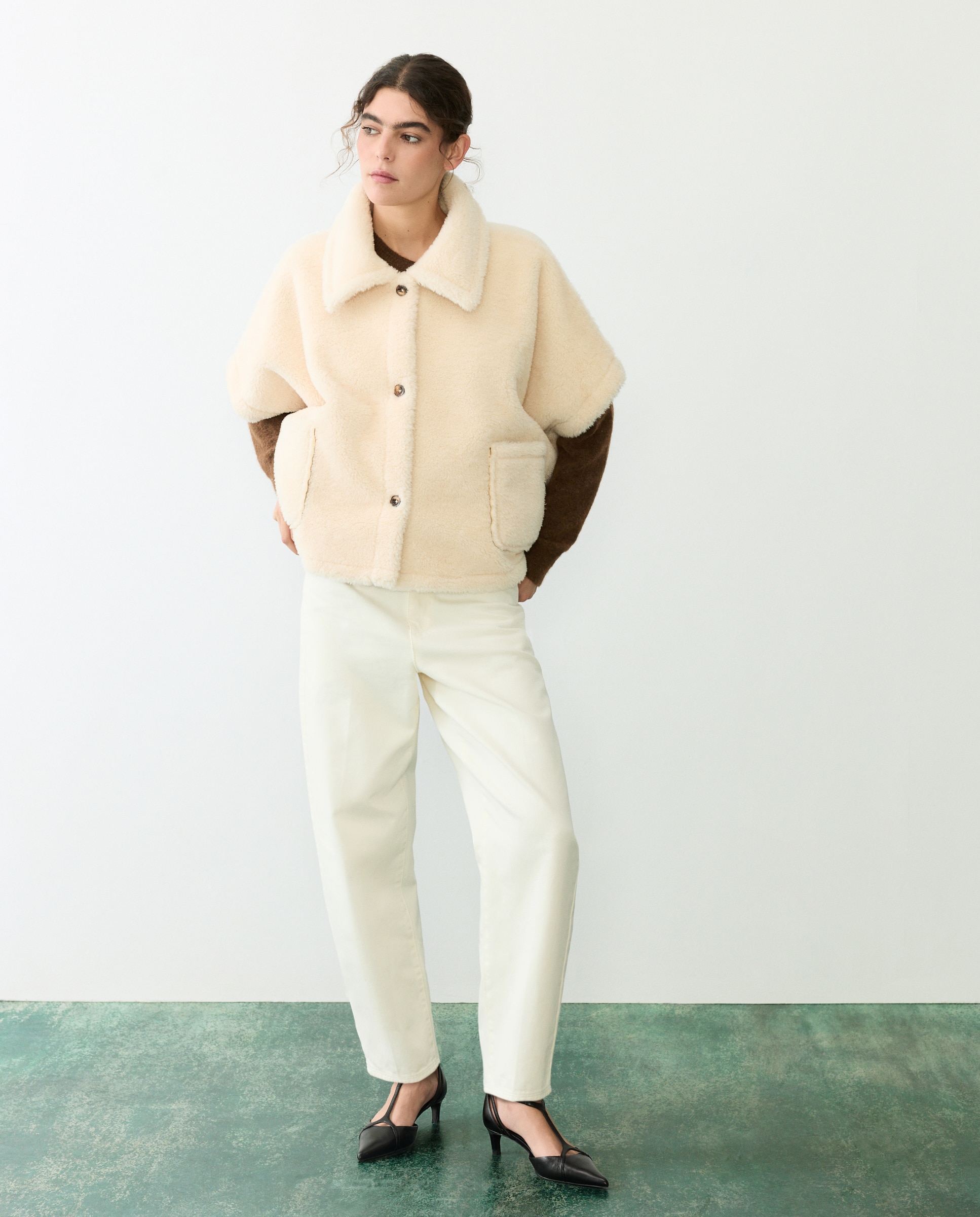 Capa de Pelo de Borrego com Bolsos Bege-2