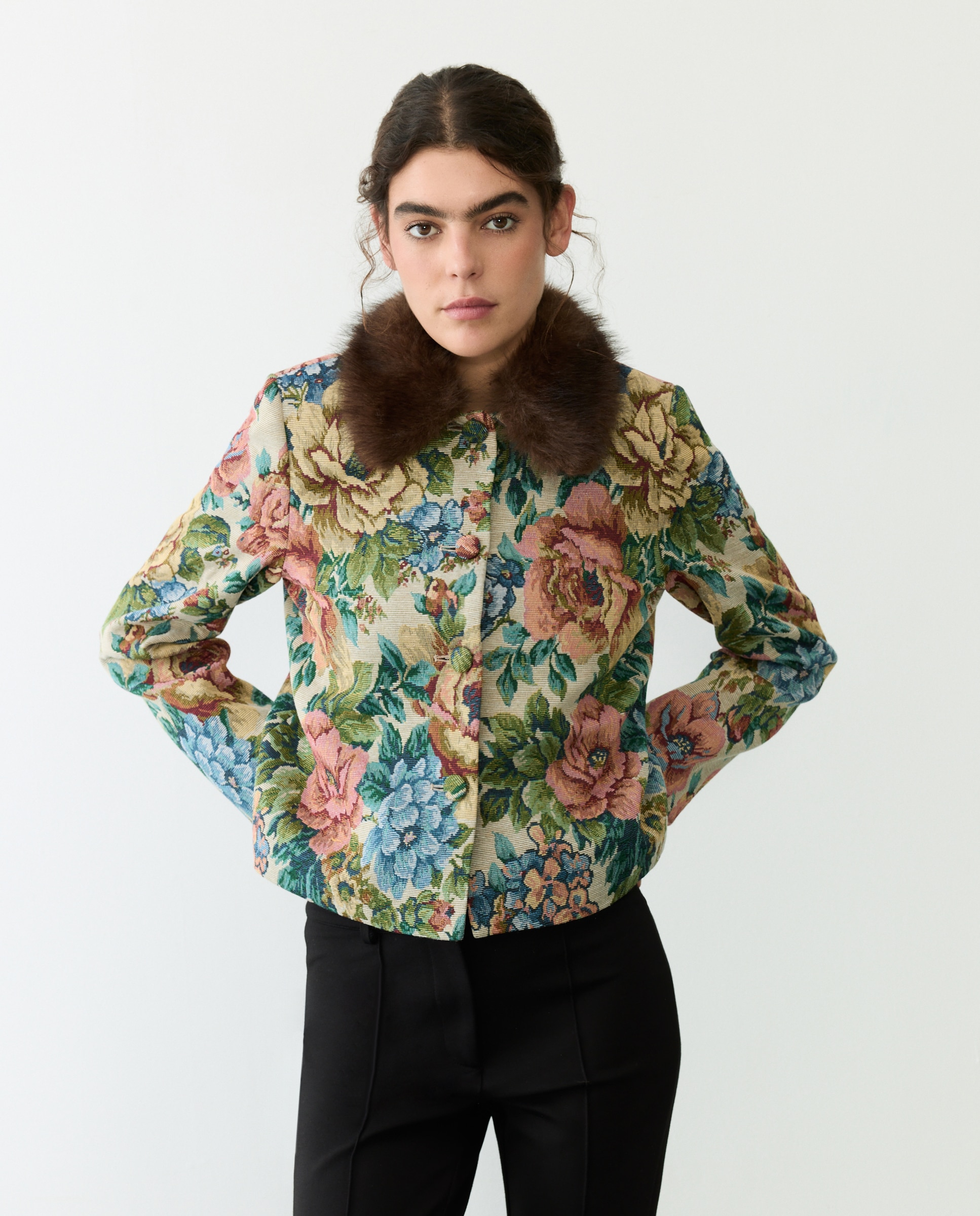 Casaco Jacquard com Gola de Falso Pelo Bege-2
