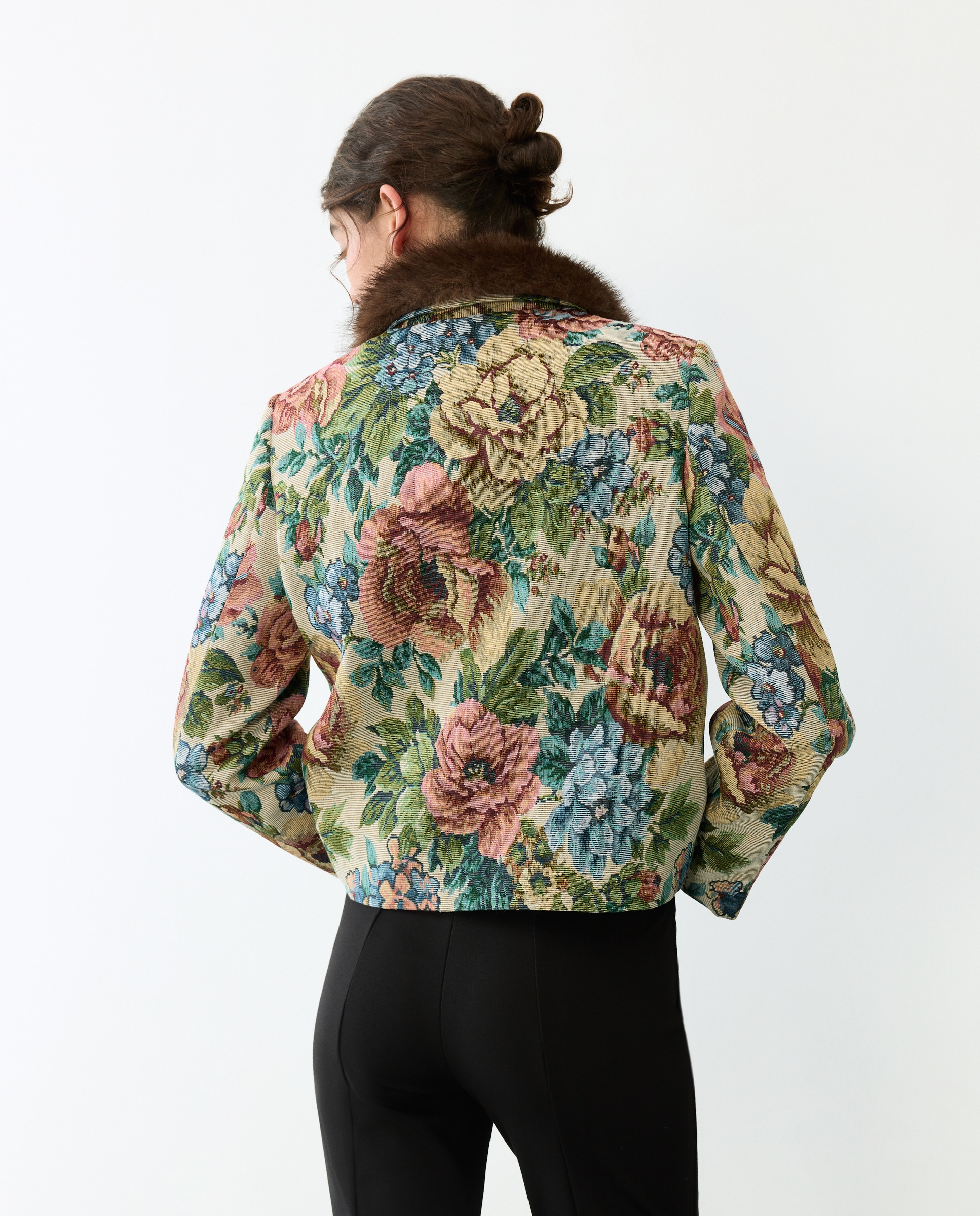 Casaco Jacquard com Gola de Falso Pelo Bege-4