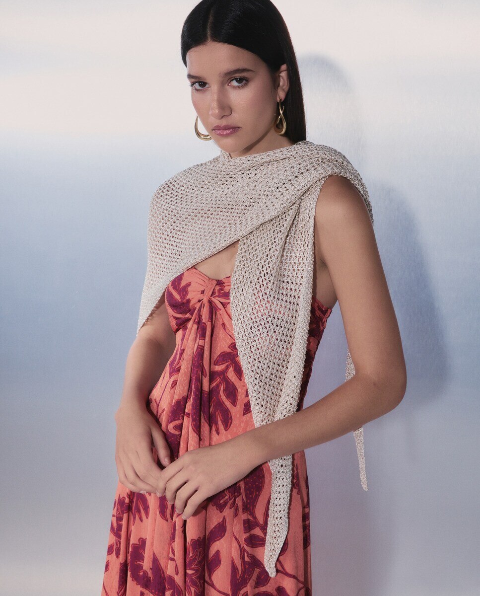 Poncho de Decote em Bico com Fio Metalizado 390 Ouro-2