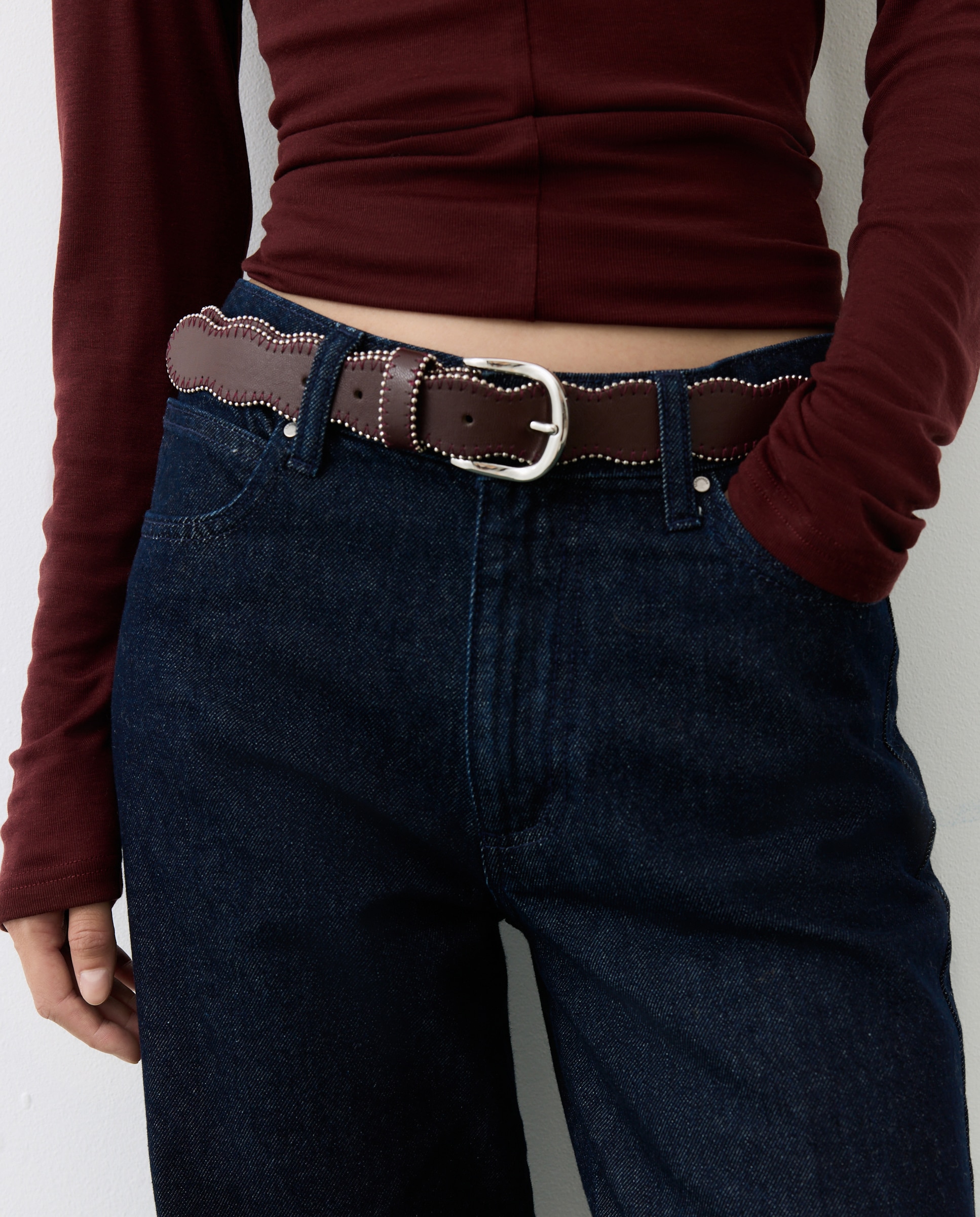 Cinto com Ondas e Mini Tachas Bordeaux-4