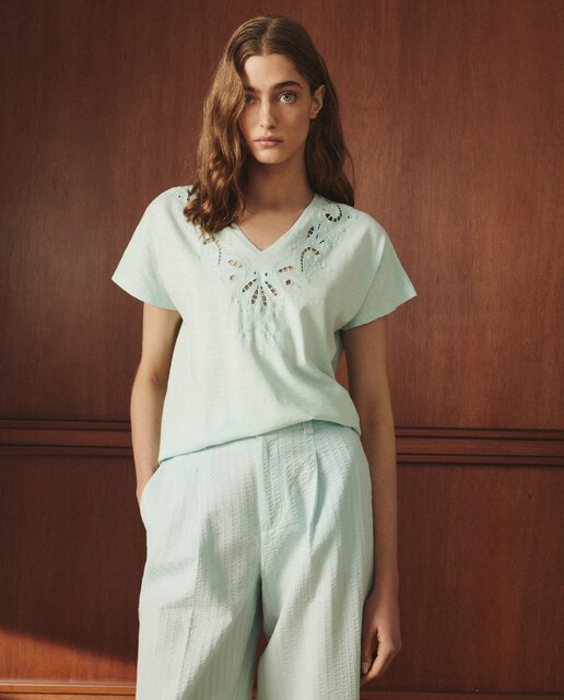 Imagem 0 de T-shirt com Bordado Perfurado