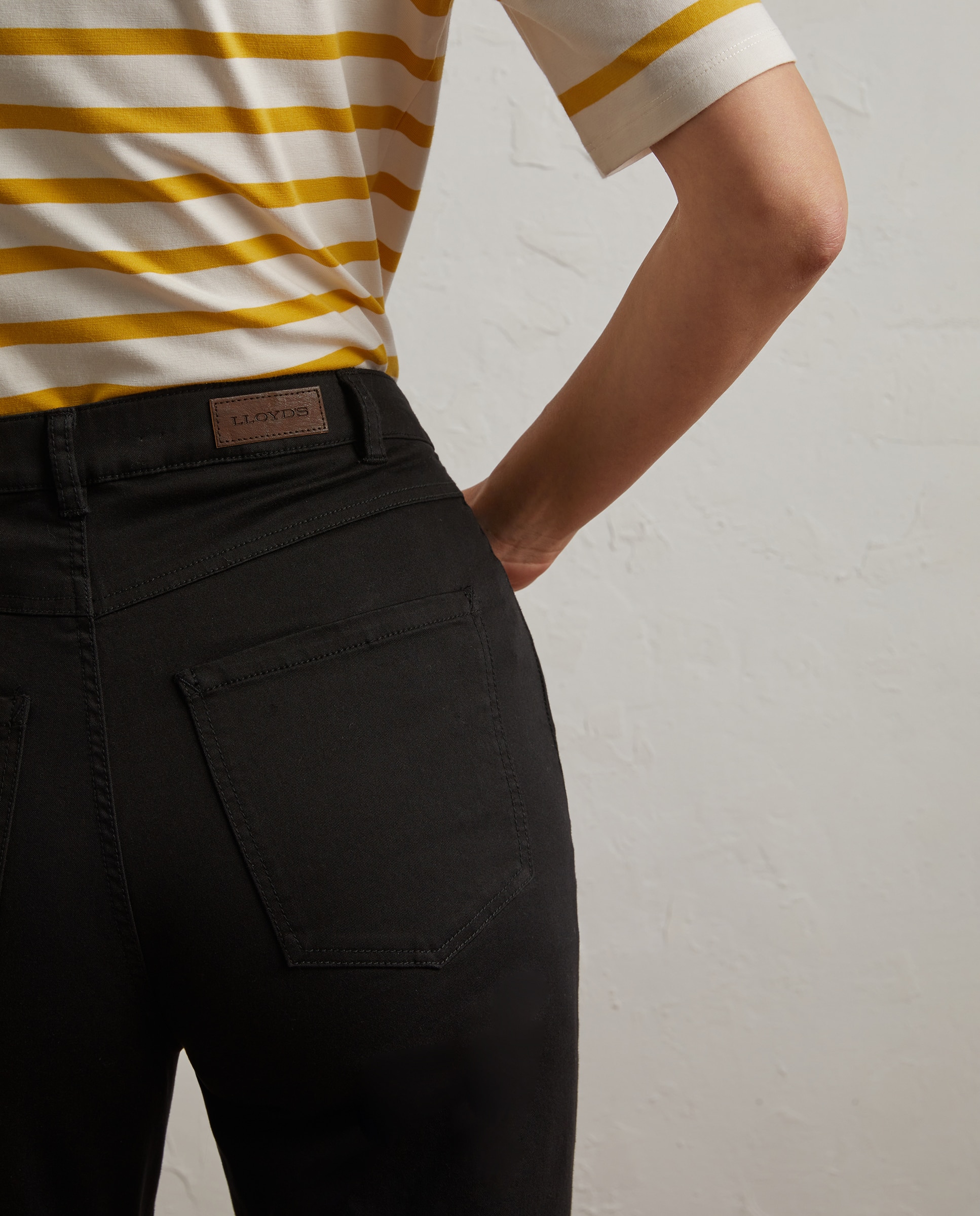 Calças semi skinny com 5 bolsos Preto-6