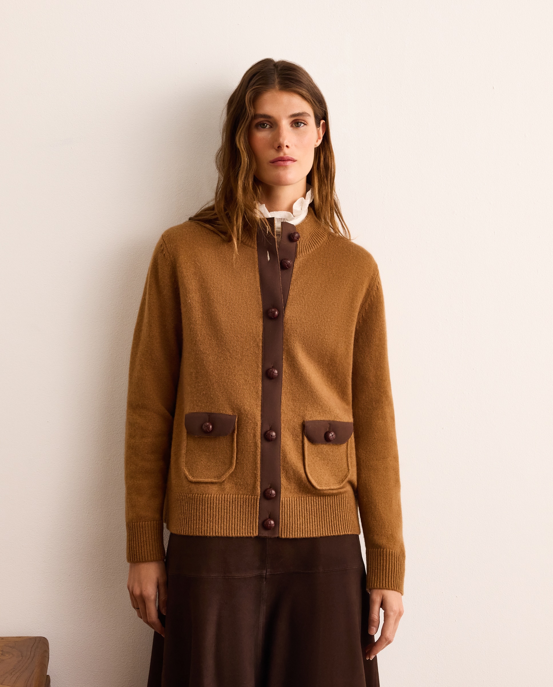 Cárdigan de mujer cuello perkins y aplicaciones - Lloyd's - Toffee Toffee-2