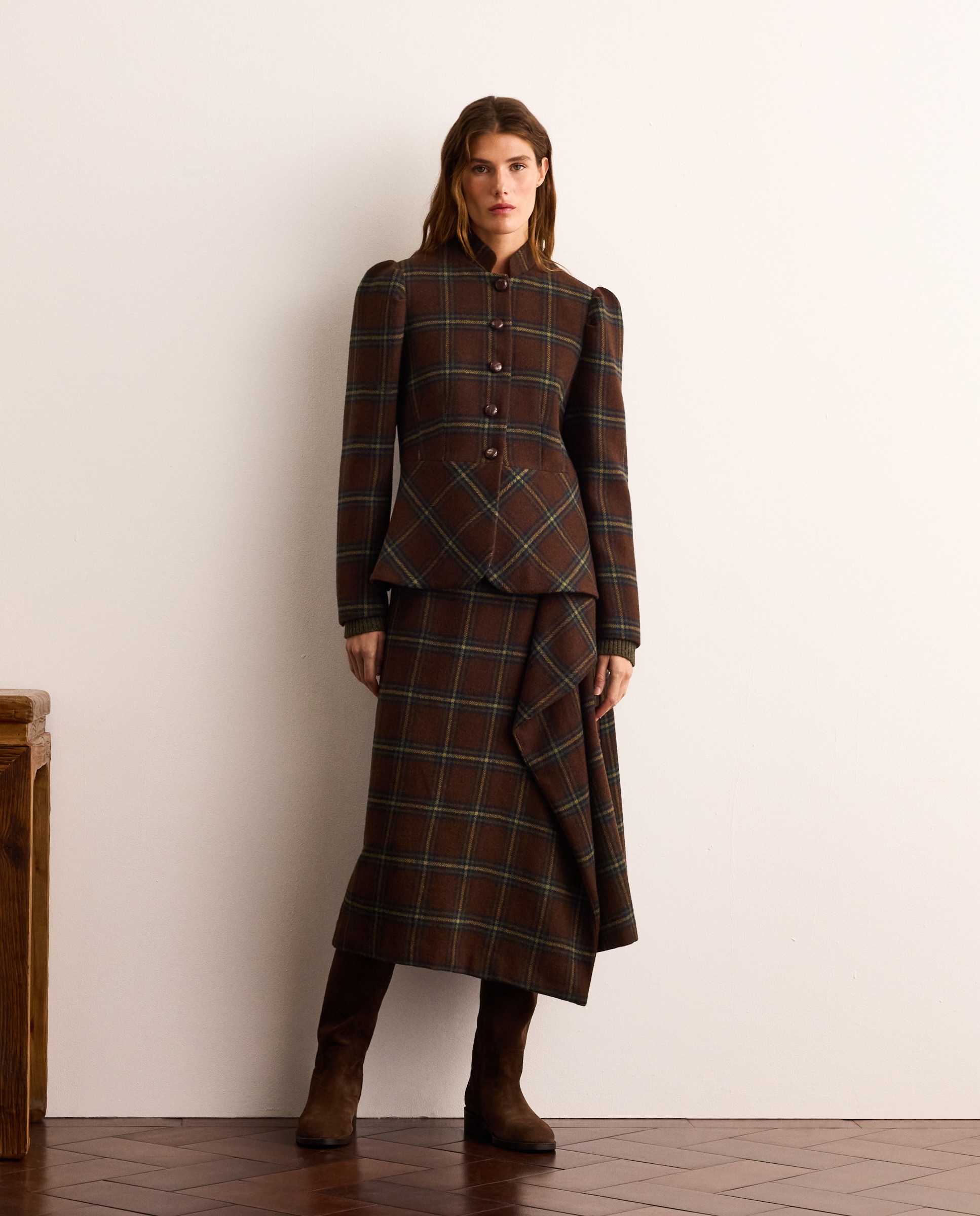 Imagen 0 de Chaqueta peplum de mujer Marrón