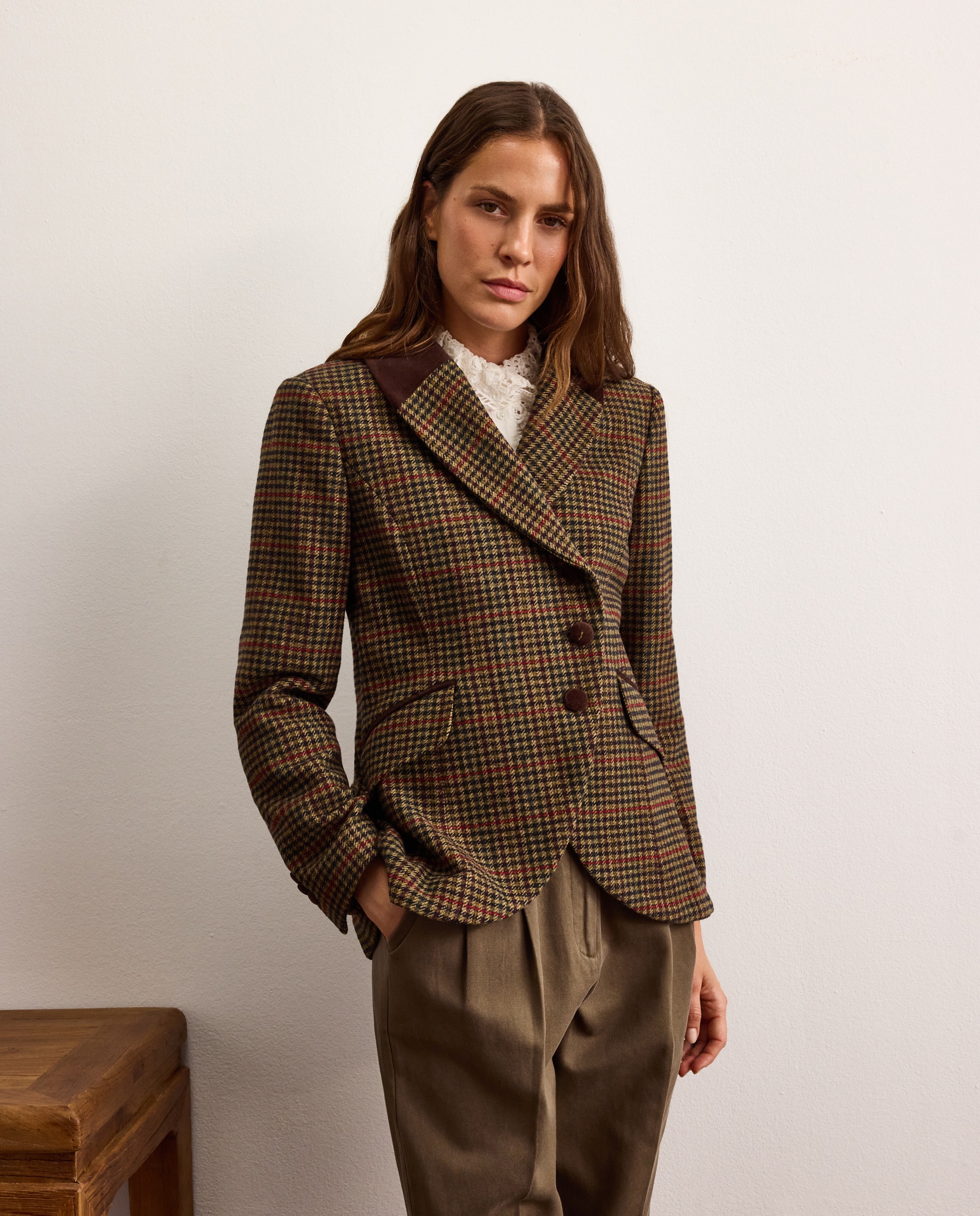 Imagen 1 de Chaqueta de mujer con cuadros de terciopelo y peplum Verde
