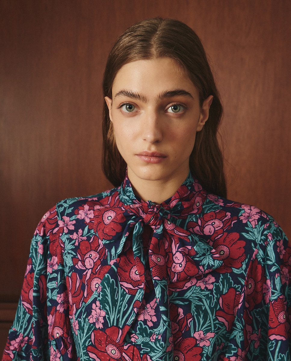 Imagem 0 de Blusa de Manga Curta com Papoilas