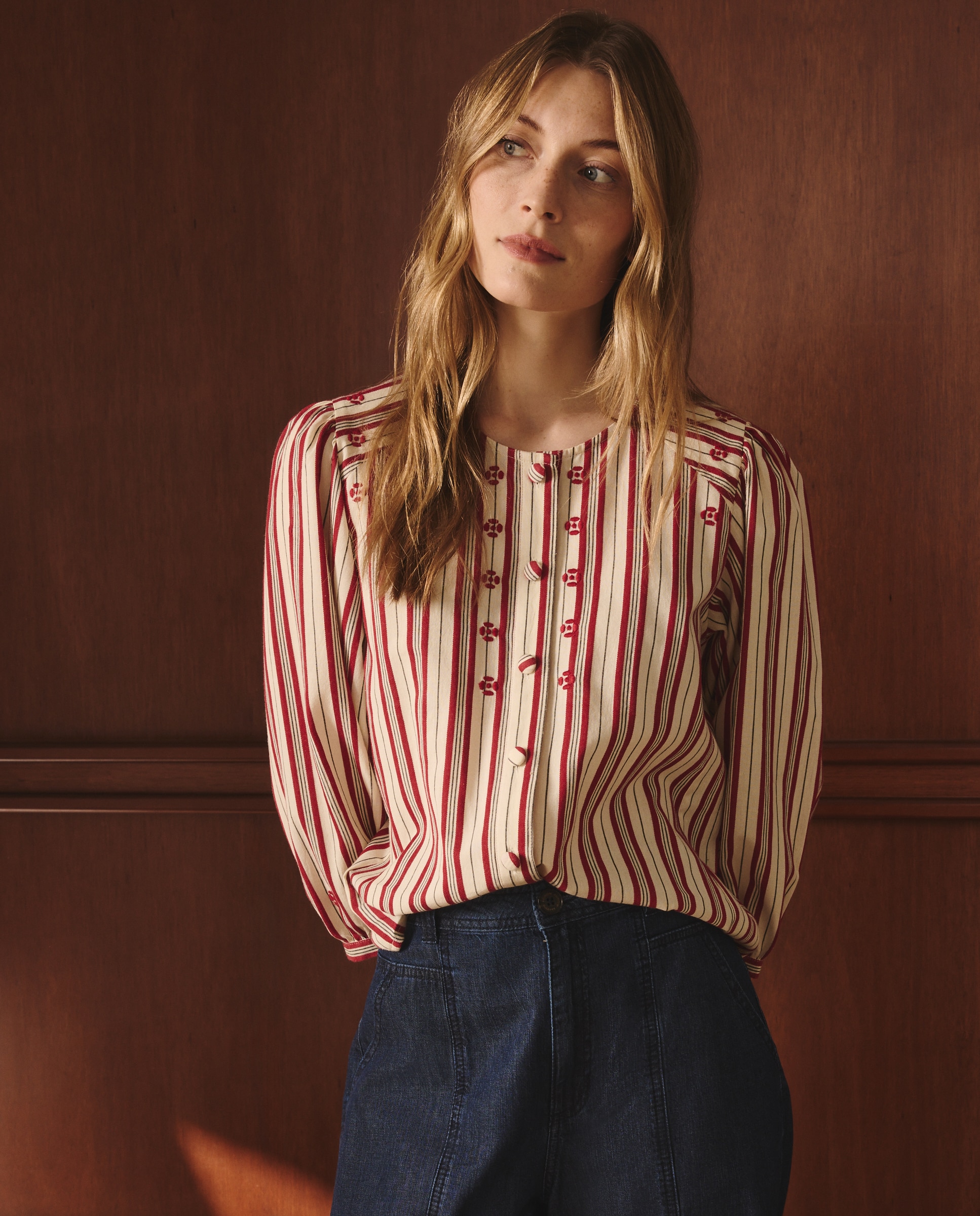 Blusa Romântica com Manga 3/4 e Fantasia de Risca Vermelho-1