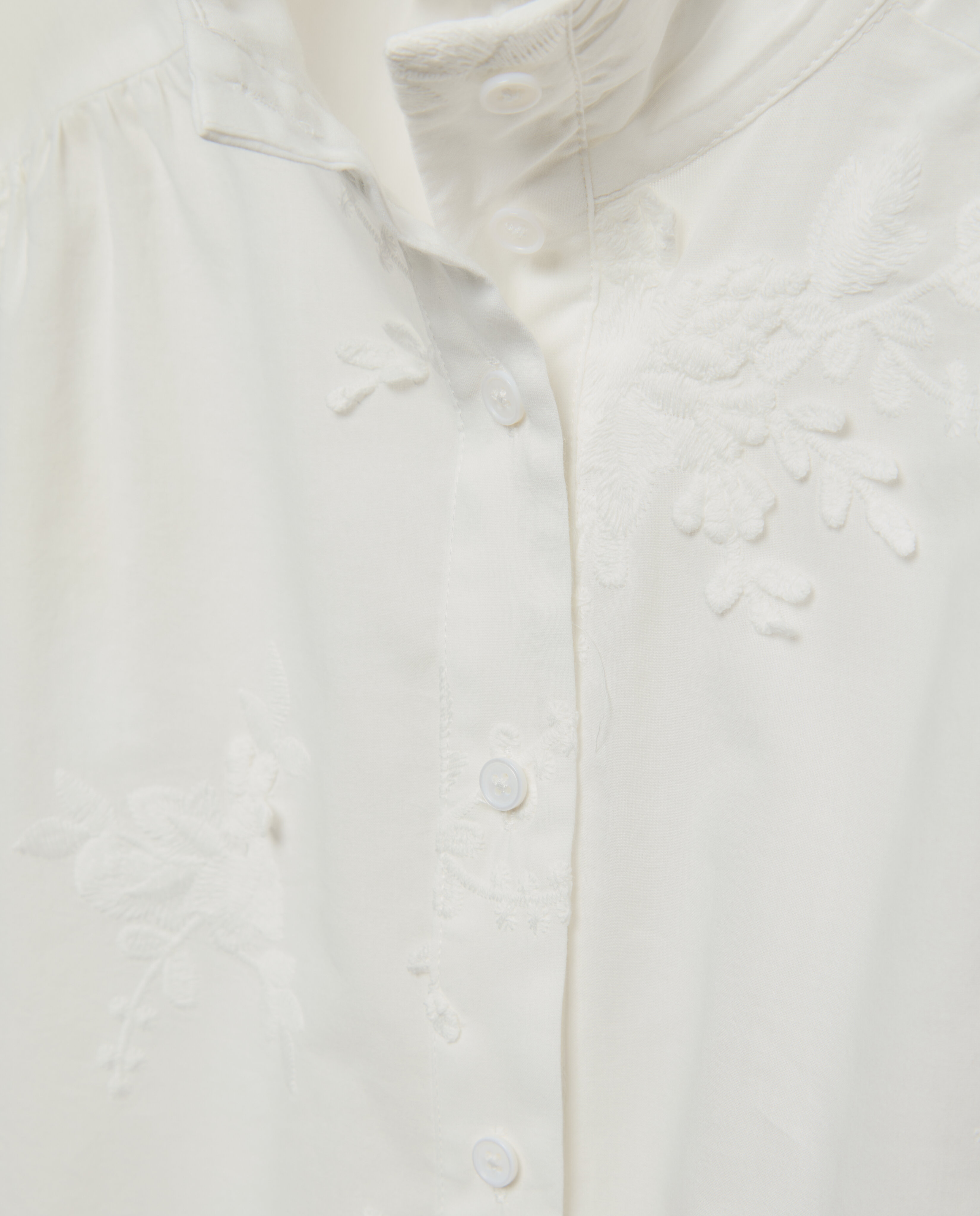 Blusa de mujer con manga larga y flor en relieve - Lloyd's - Blanco roto Blanco roto-6