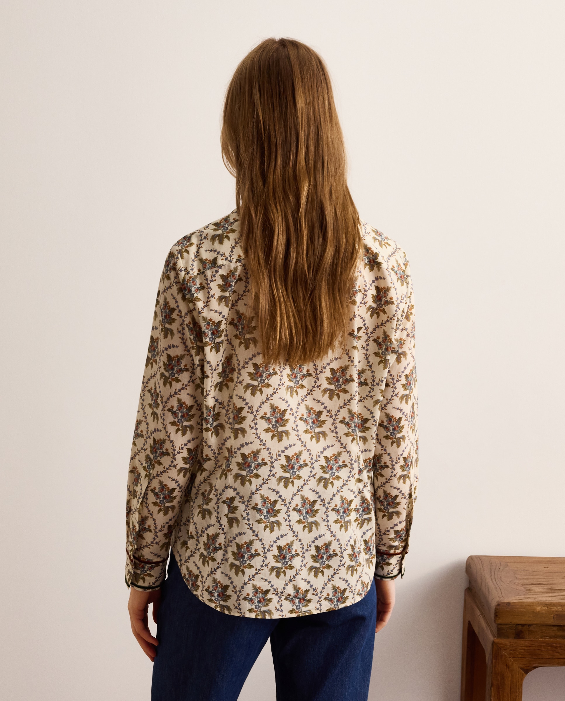Camisa de mujer con print botánico y contraste en terciopelo - Lloyd's - Blanco Blanco-3
