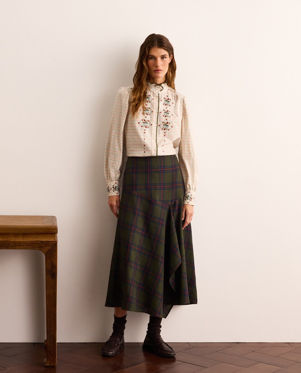 Imagen 0 de Blusa de mujer con cuadros y bordado de flores Blanco