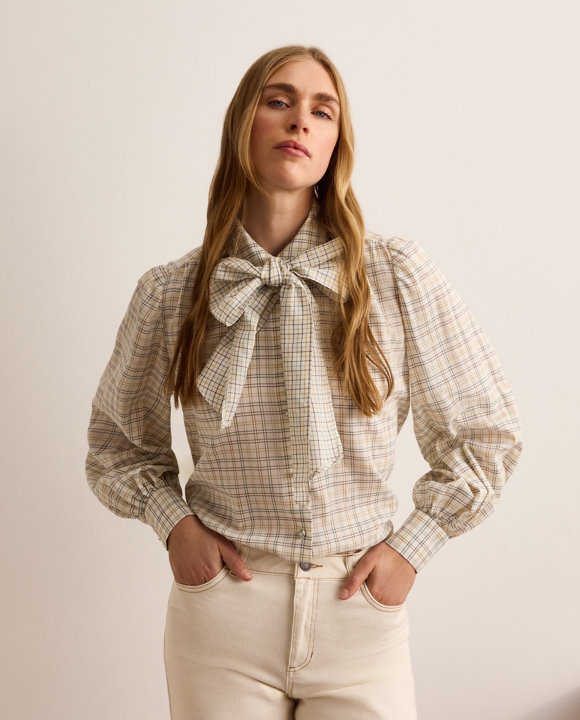 Blusa de Manga Comprida aos Quadrados com Laço Branco-2