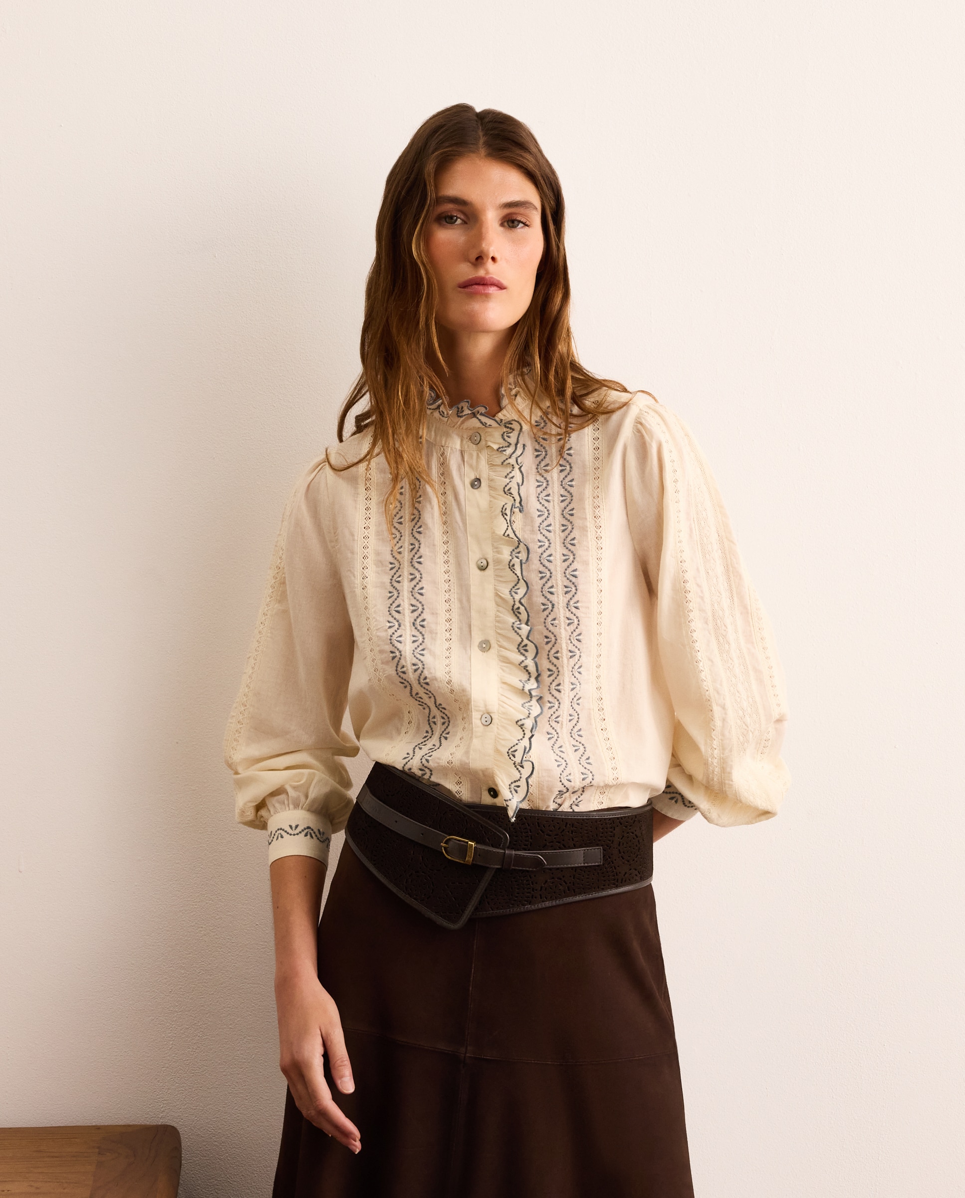 Imagen 0 de Blusa manga larga de mujer con bordado contraste 120 Crudo