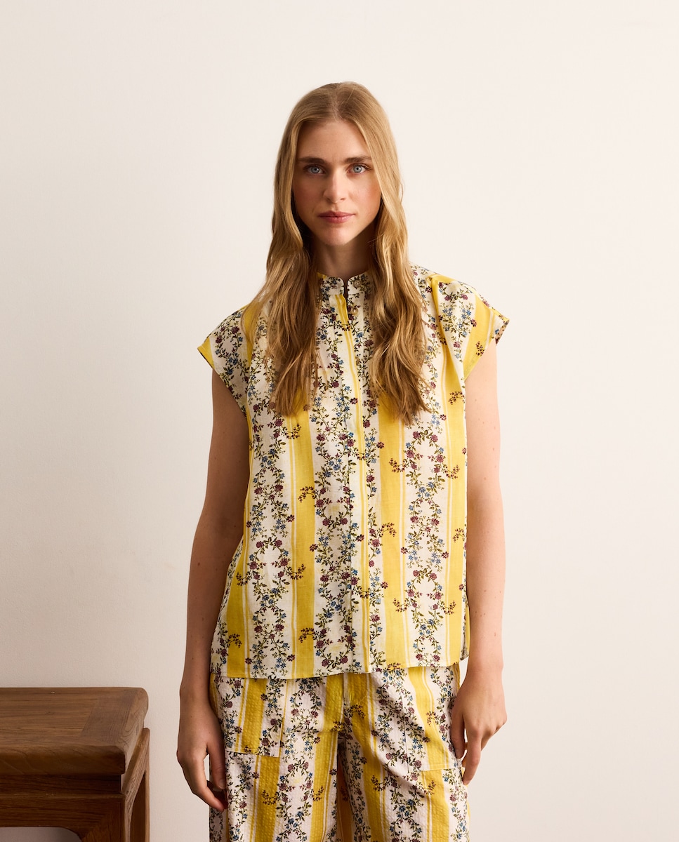 Imagen 0 de Blusa de mujer sin manga estampada Amarillo