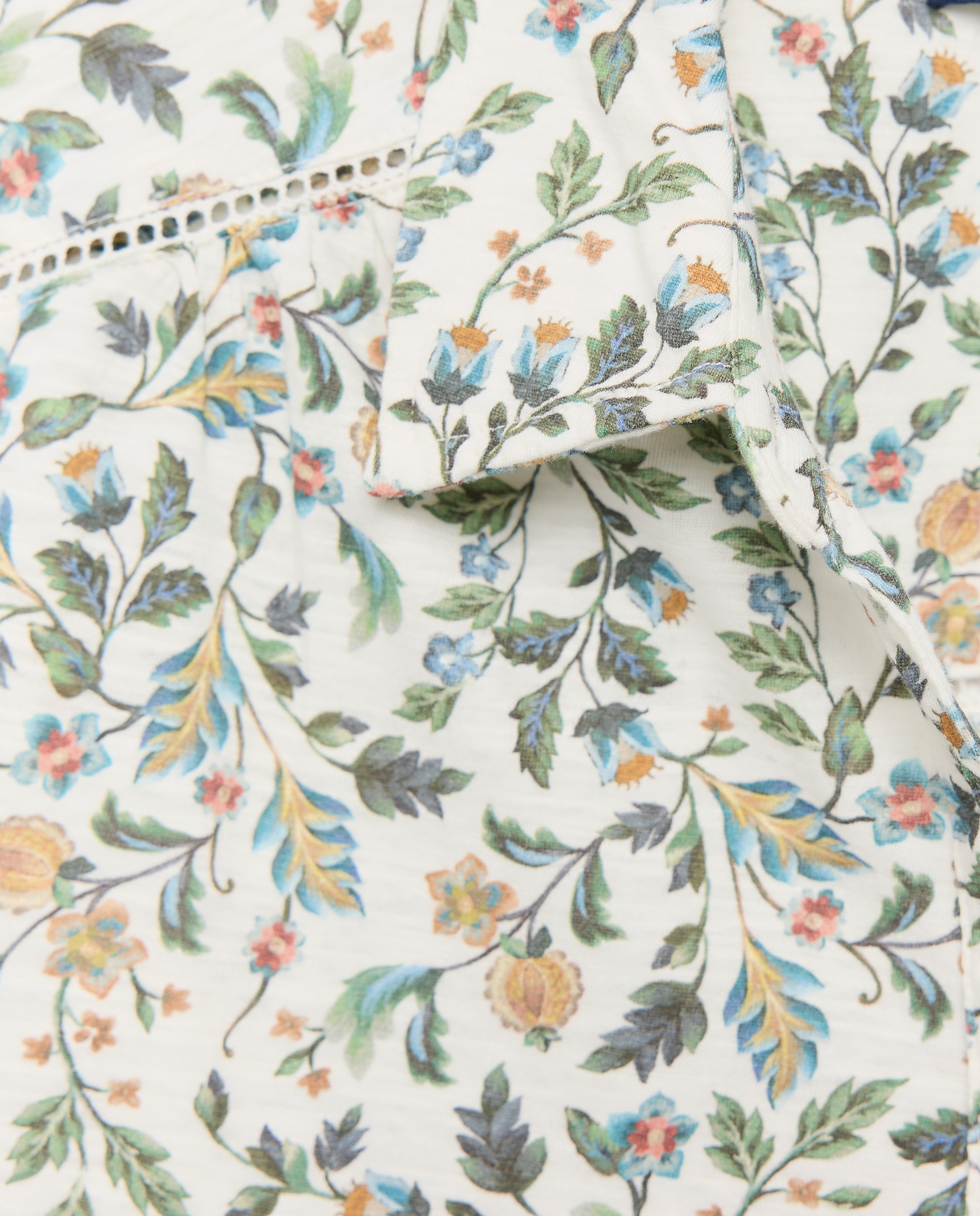 Camisola de Manga 3/4 e Colarinho de Polo Branco-2